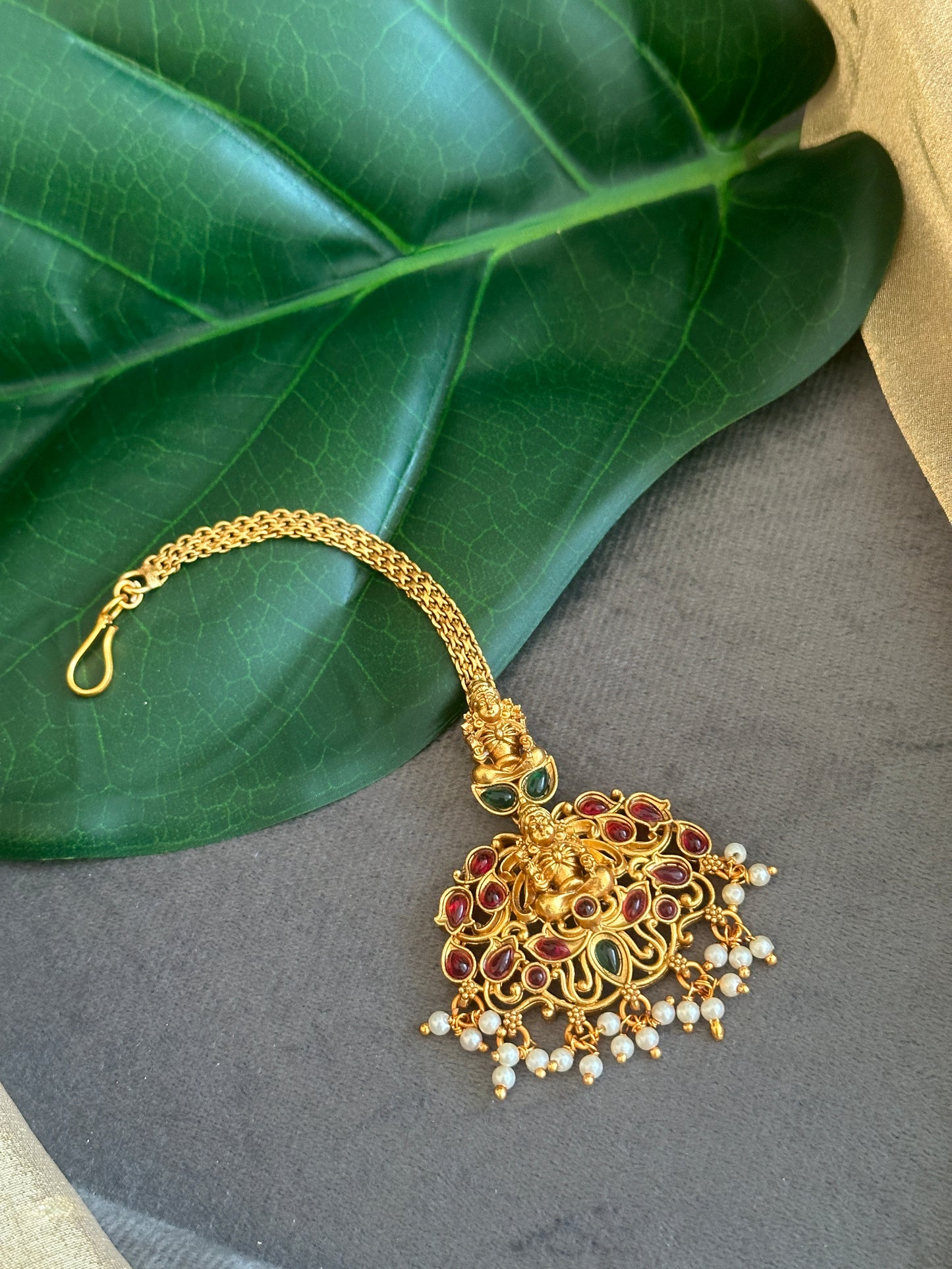 Cluster Pearl Devi Maangtikka