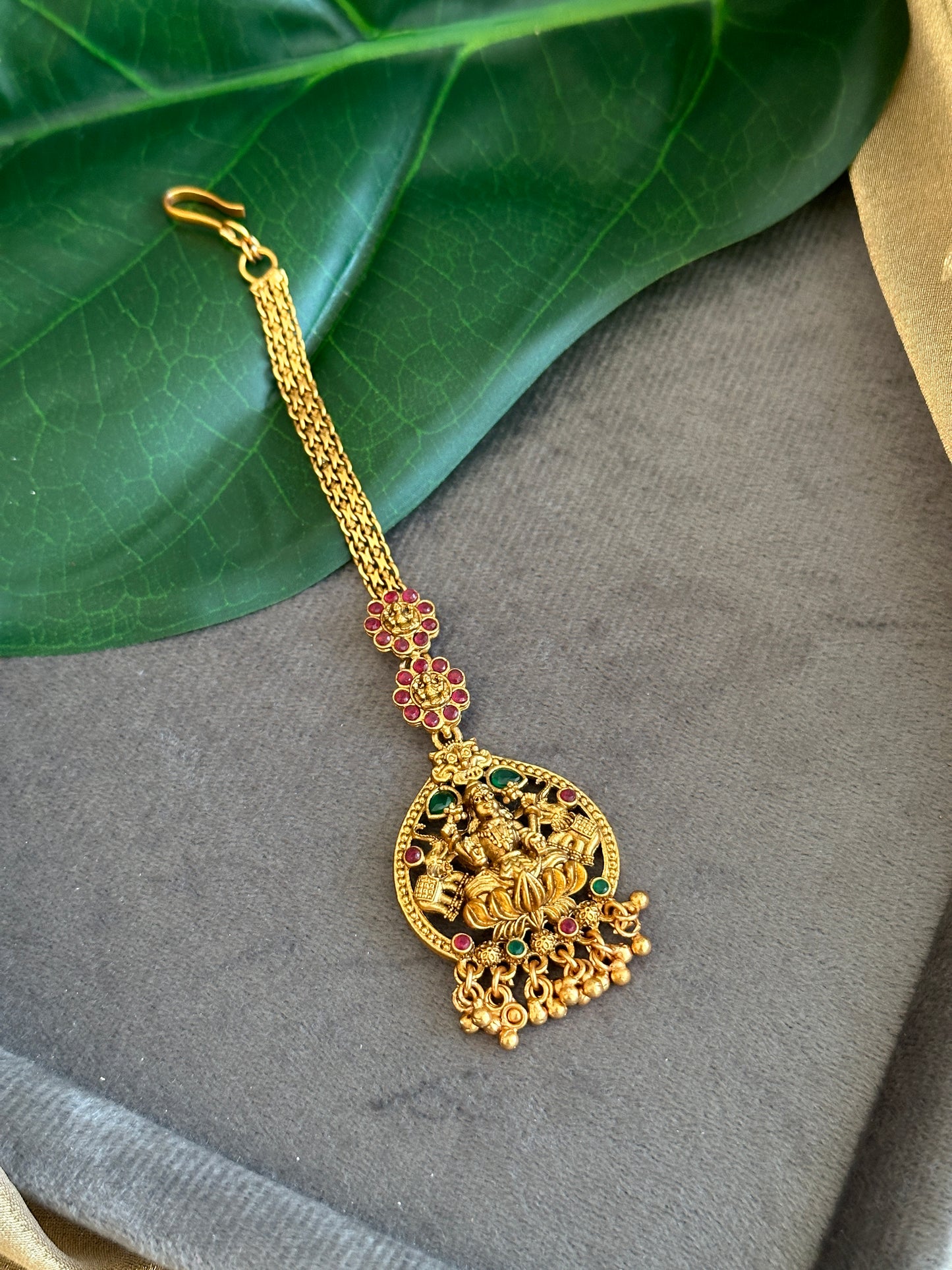 Double Flora Devi Maangtikka