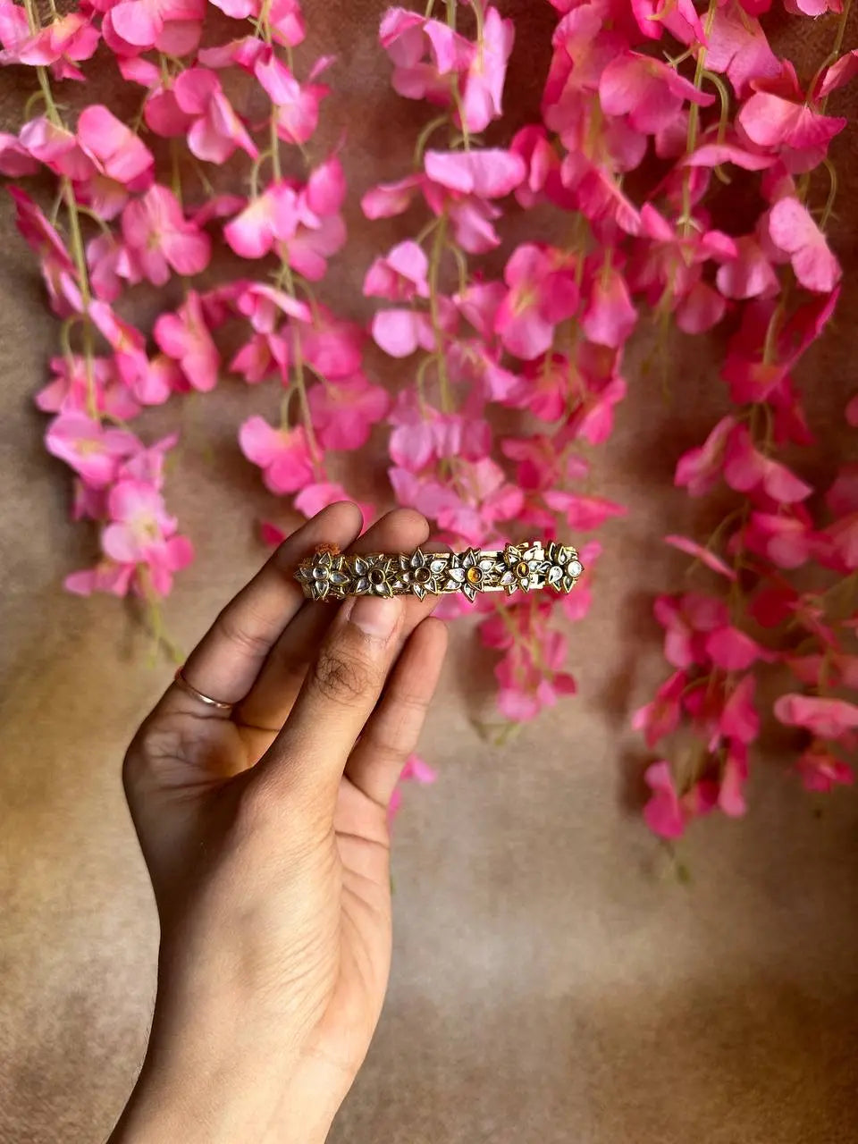 White Flora hair Clip