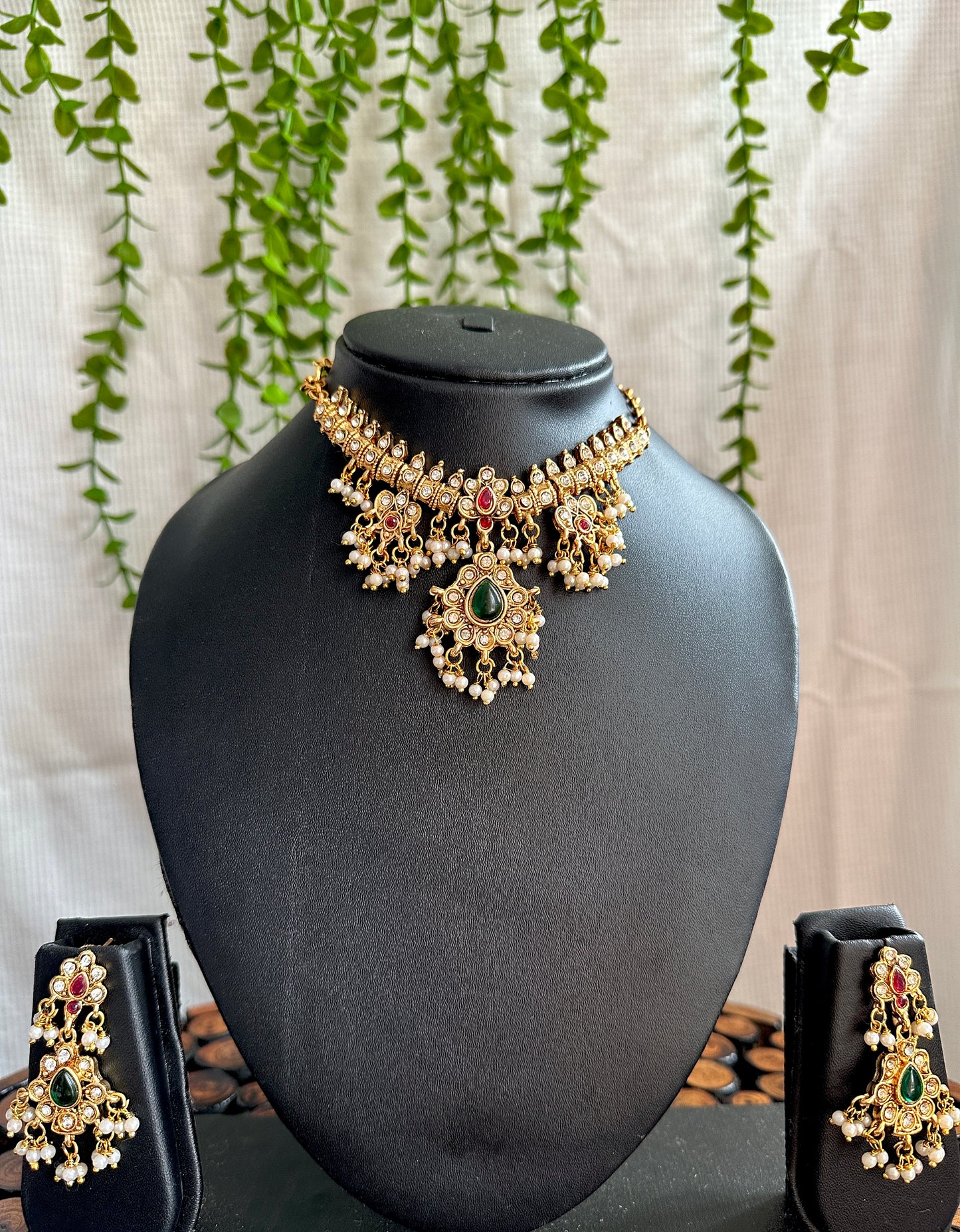 Cute Kemp Guttapusalu Choker(without earrings)