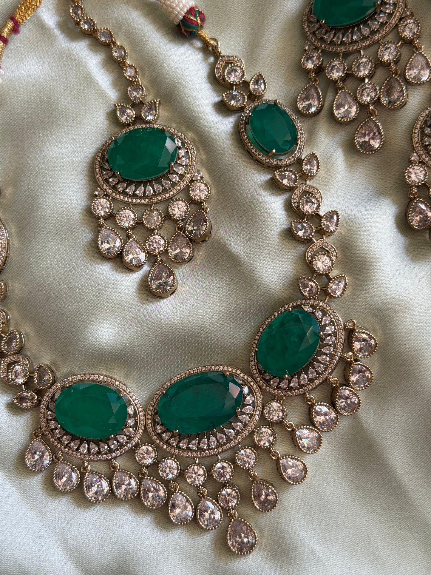 Emerald Oval Luxury Choker set