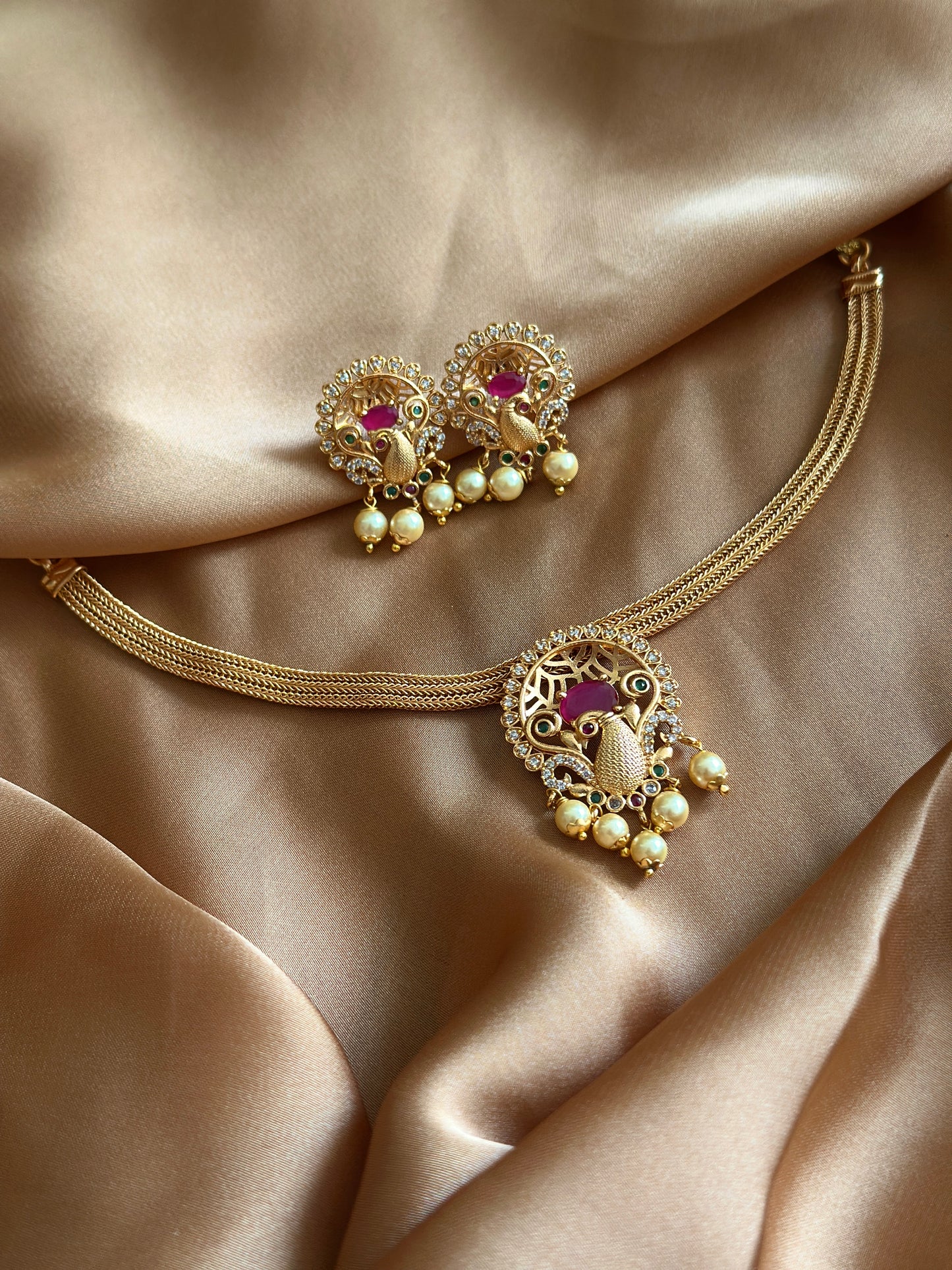 Peacock Ruby choker