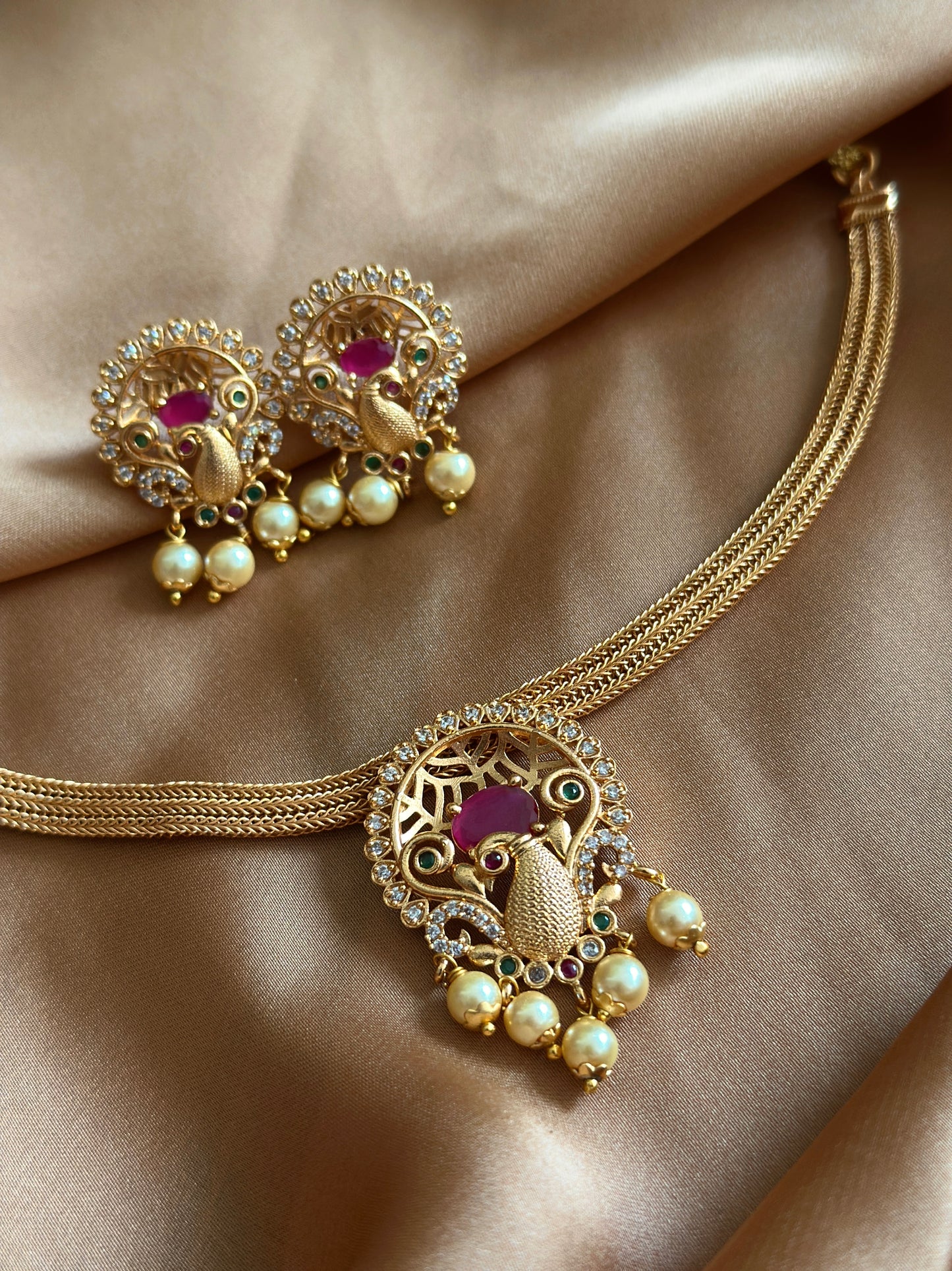 Peacock Ruby choker