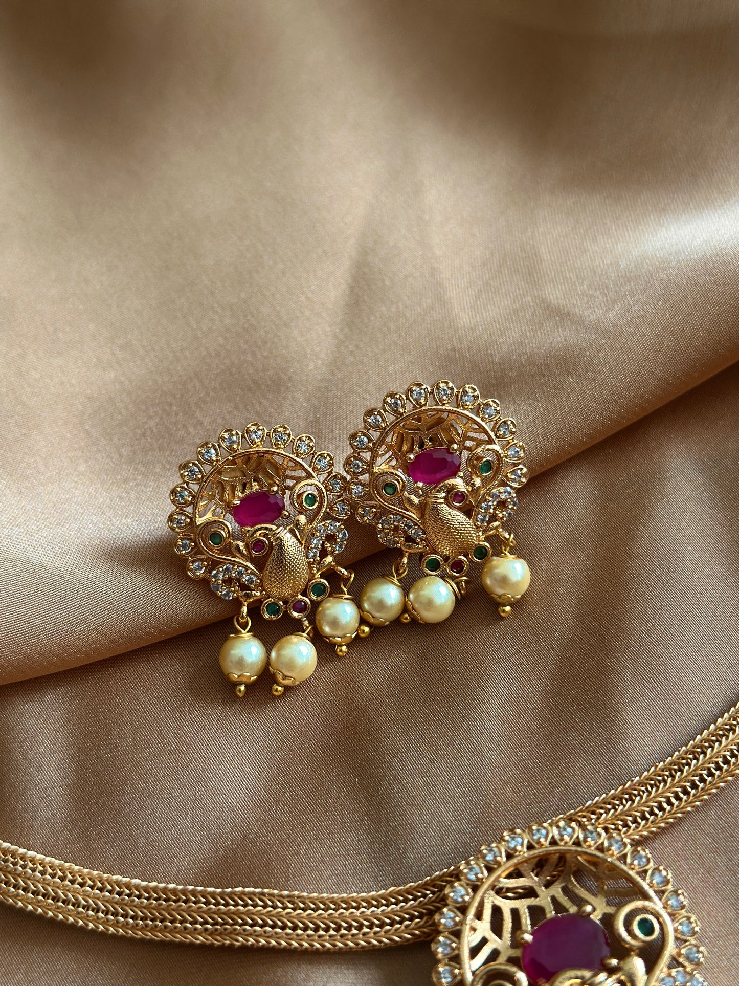 Peacock Ruby choker
