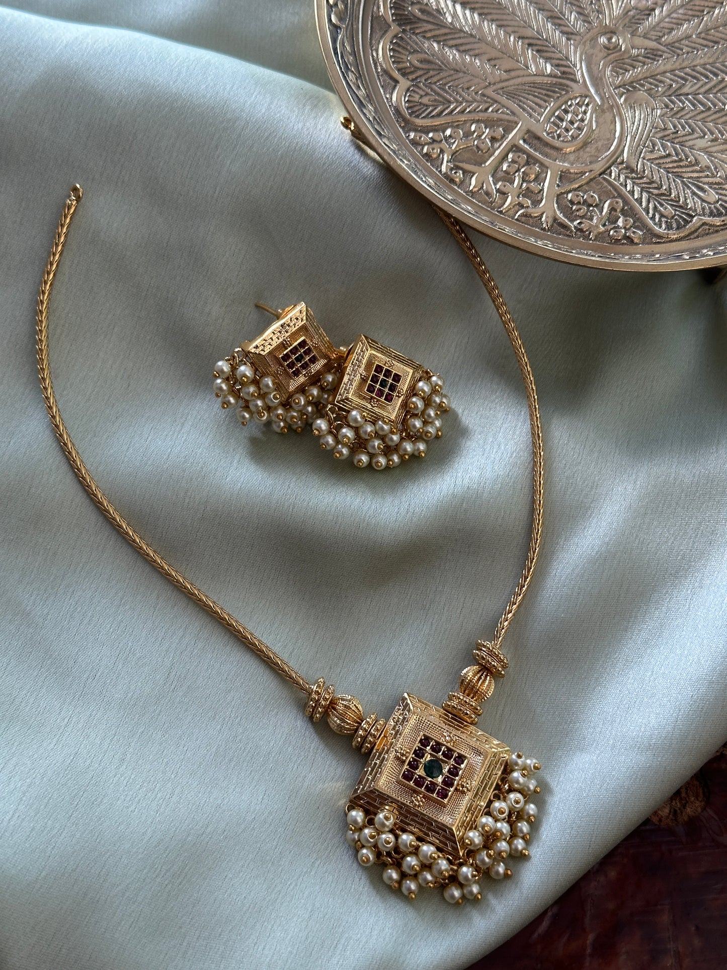 Square Pearl Pendant Attigai