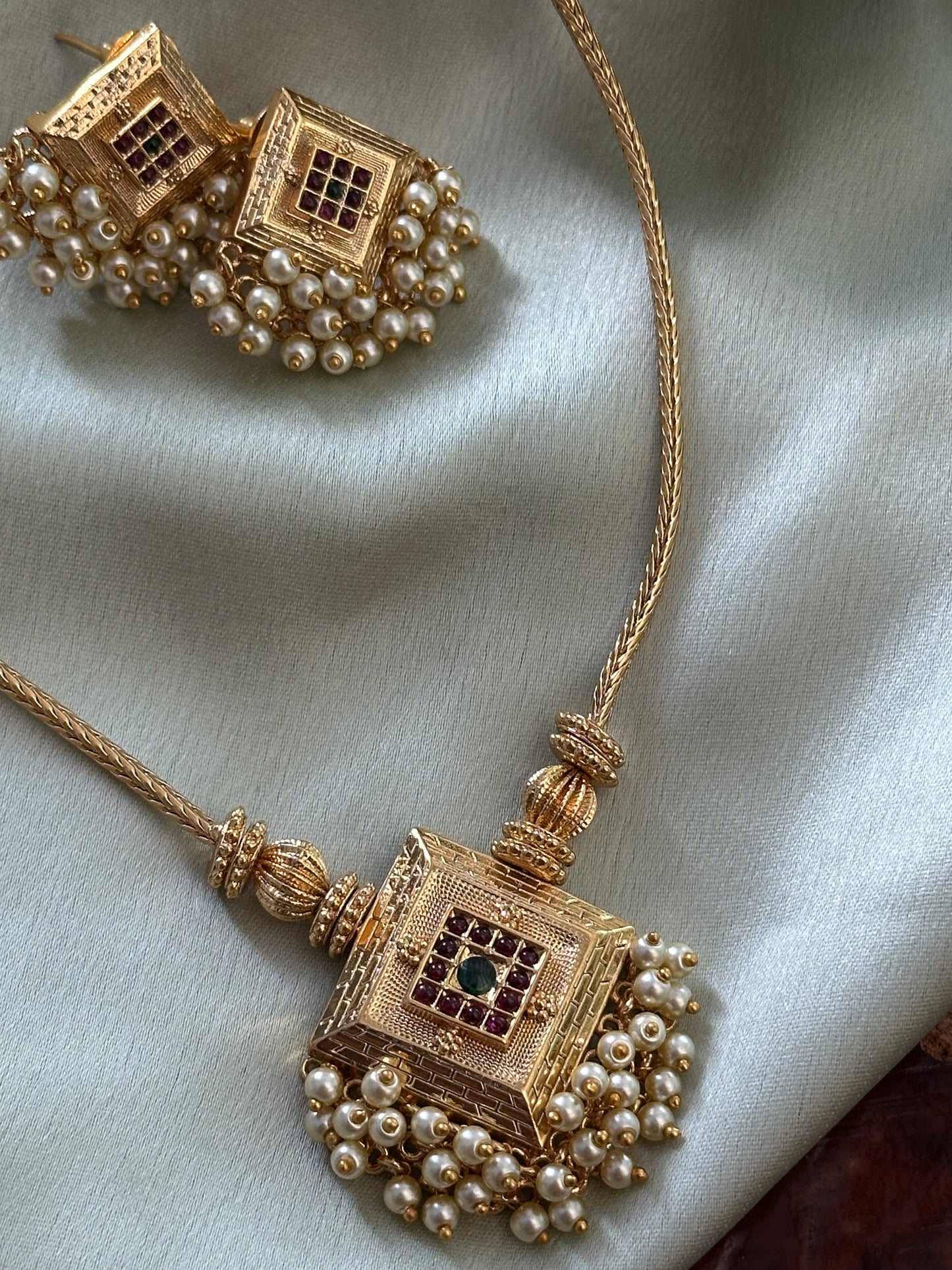 Square Pearl Pendant Attigai