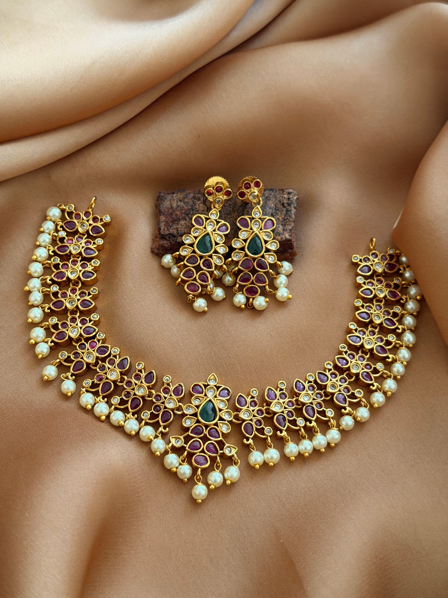 Kempu x Hyderabadi Pearls Choker