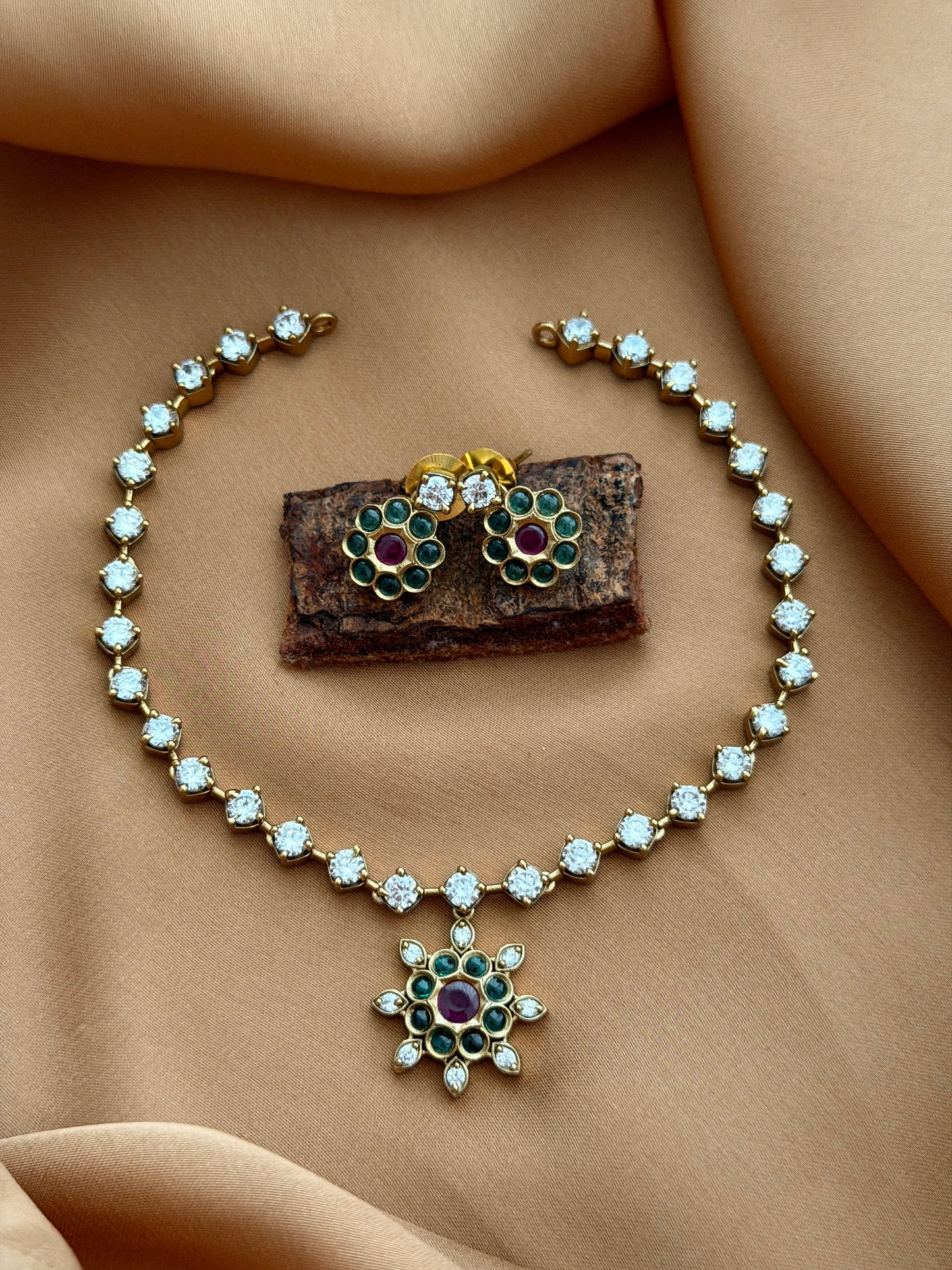 Nila Flora AD Choker