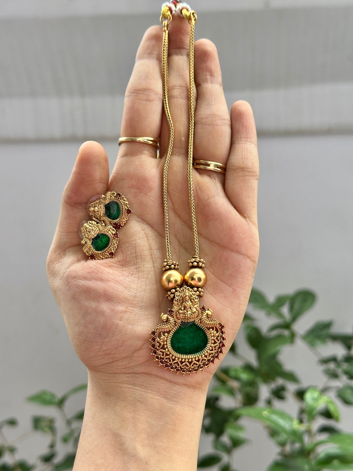 Devi x Palakka Pendant Chain set