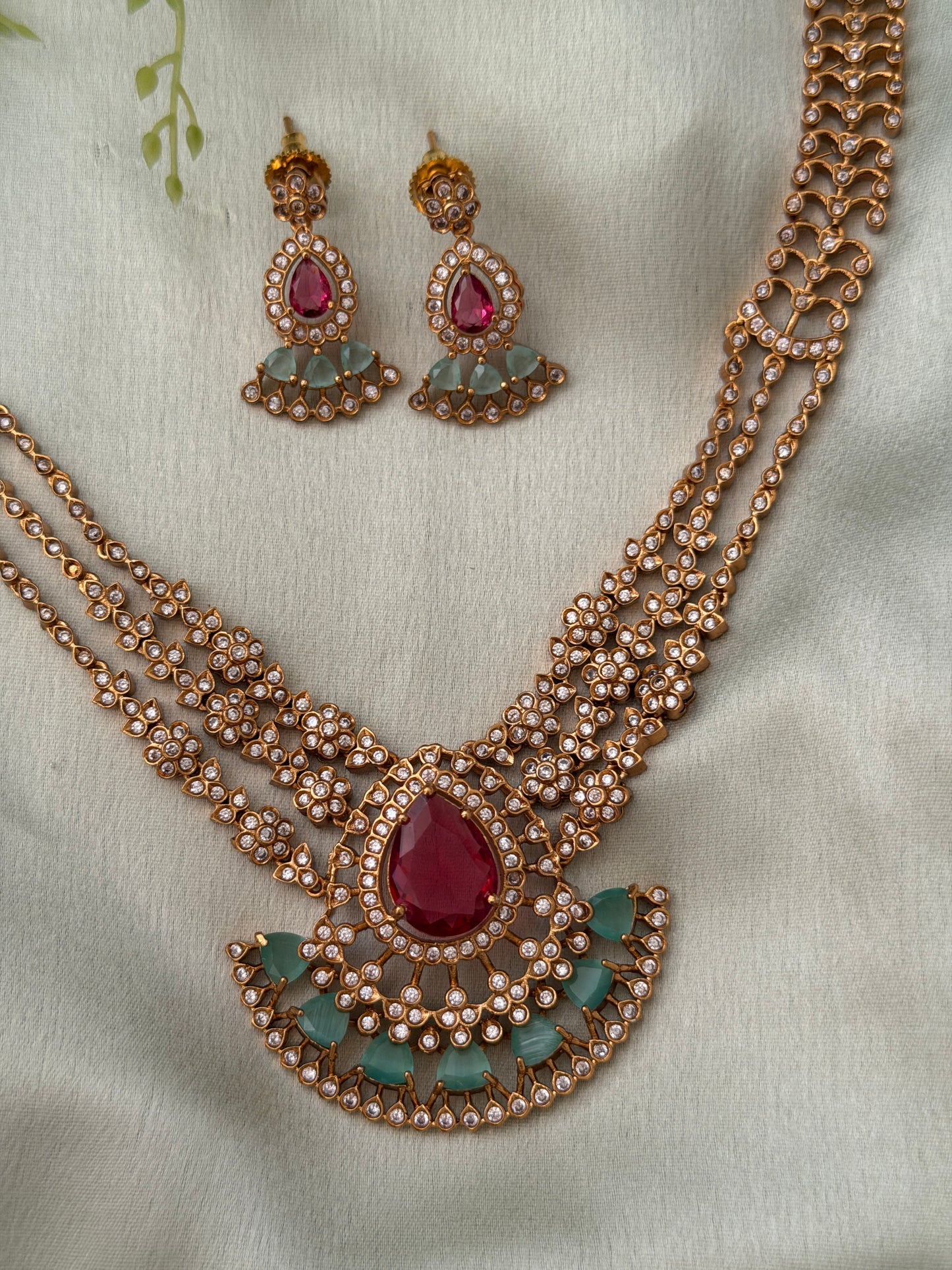 Tarvika AD Necklace