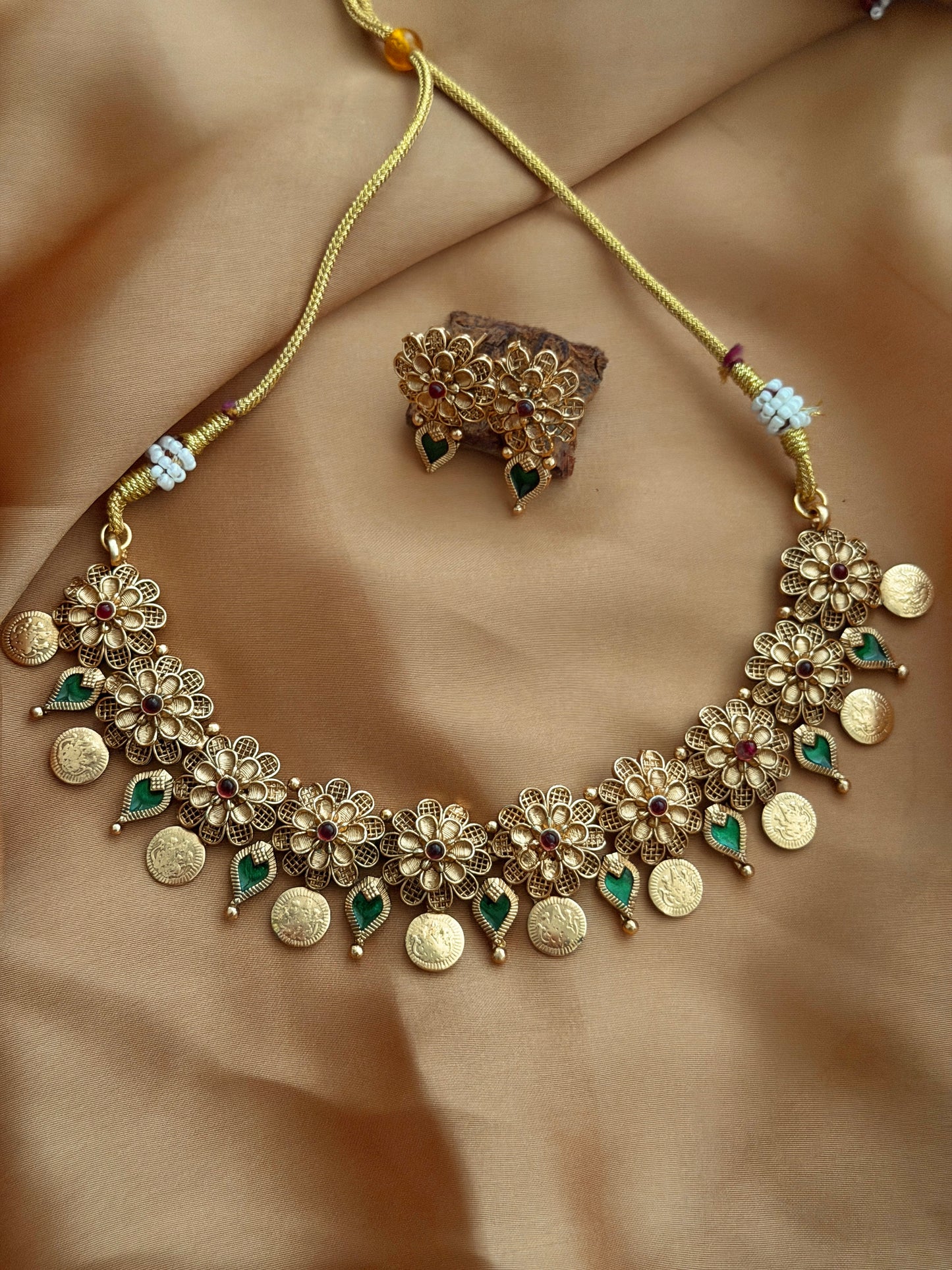 Kaashu x Palakka Flower Necklace