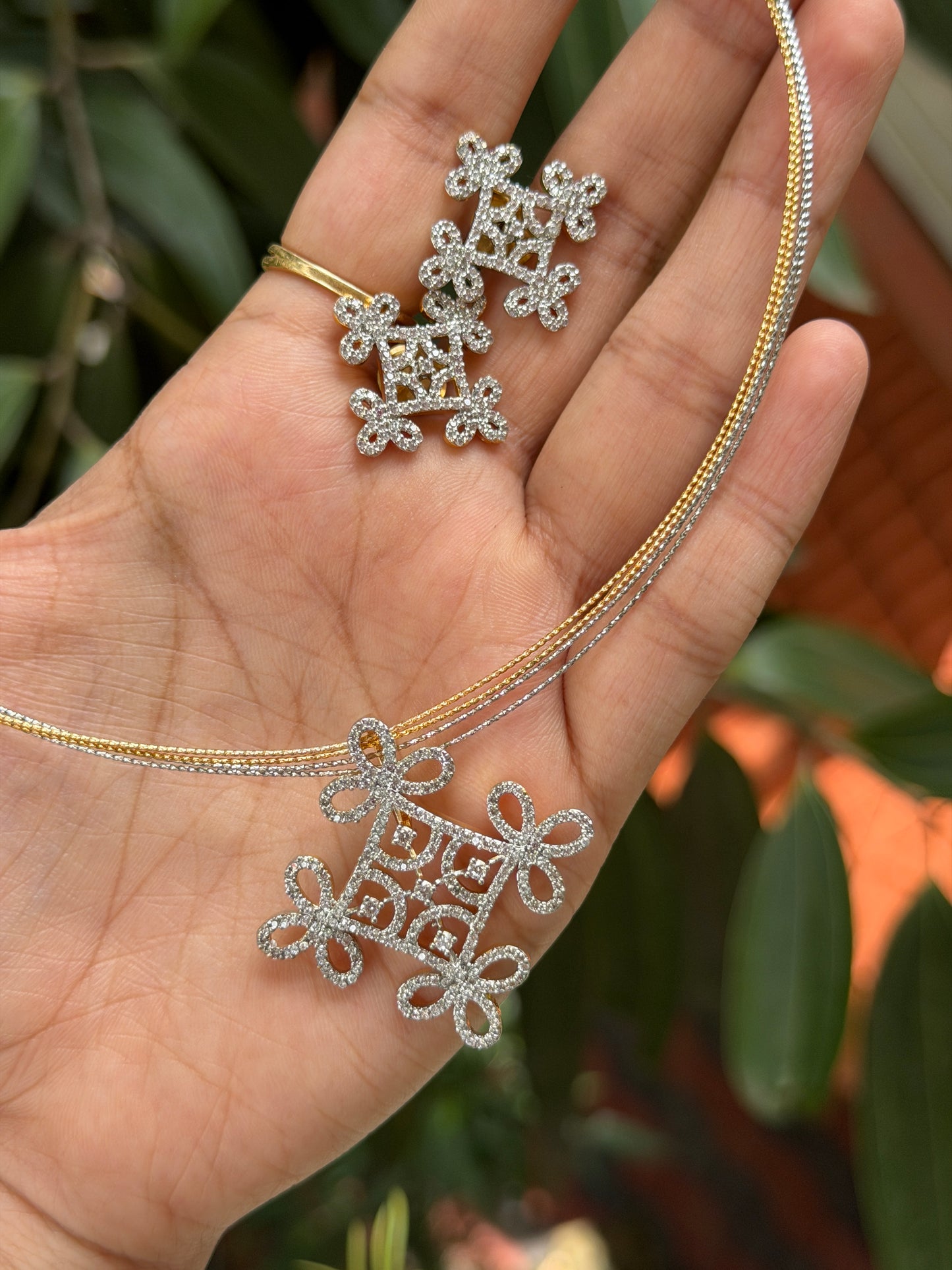 Kolam Diamond Pendant Choker