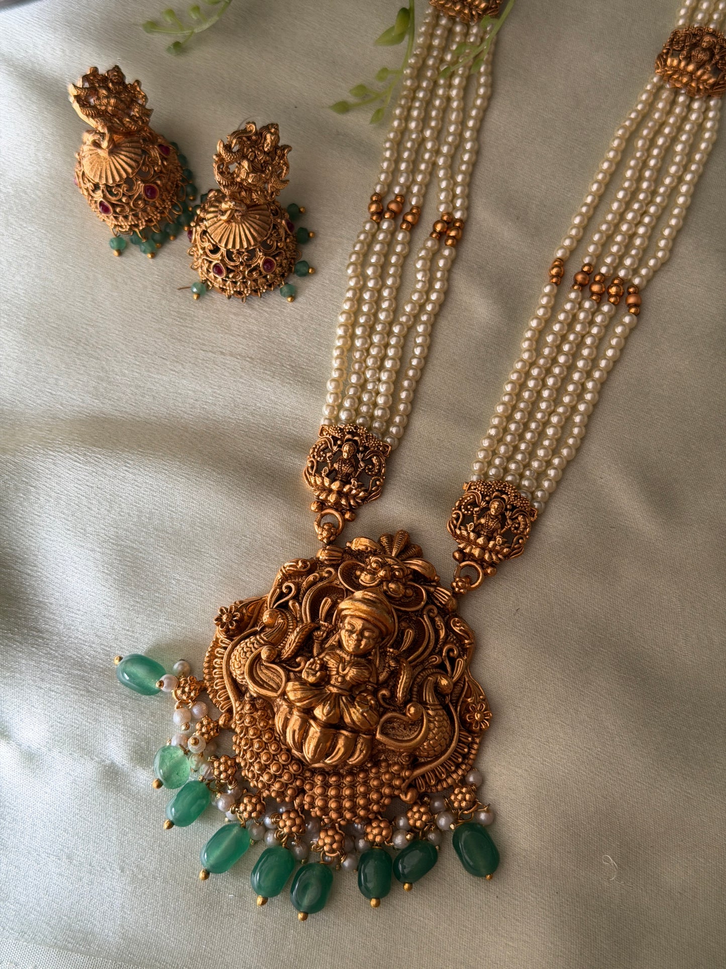 Ishwari Pearl Haaram set