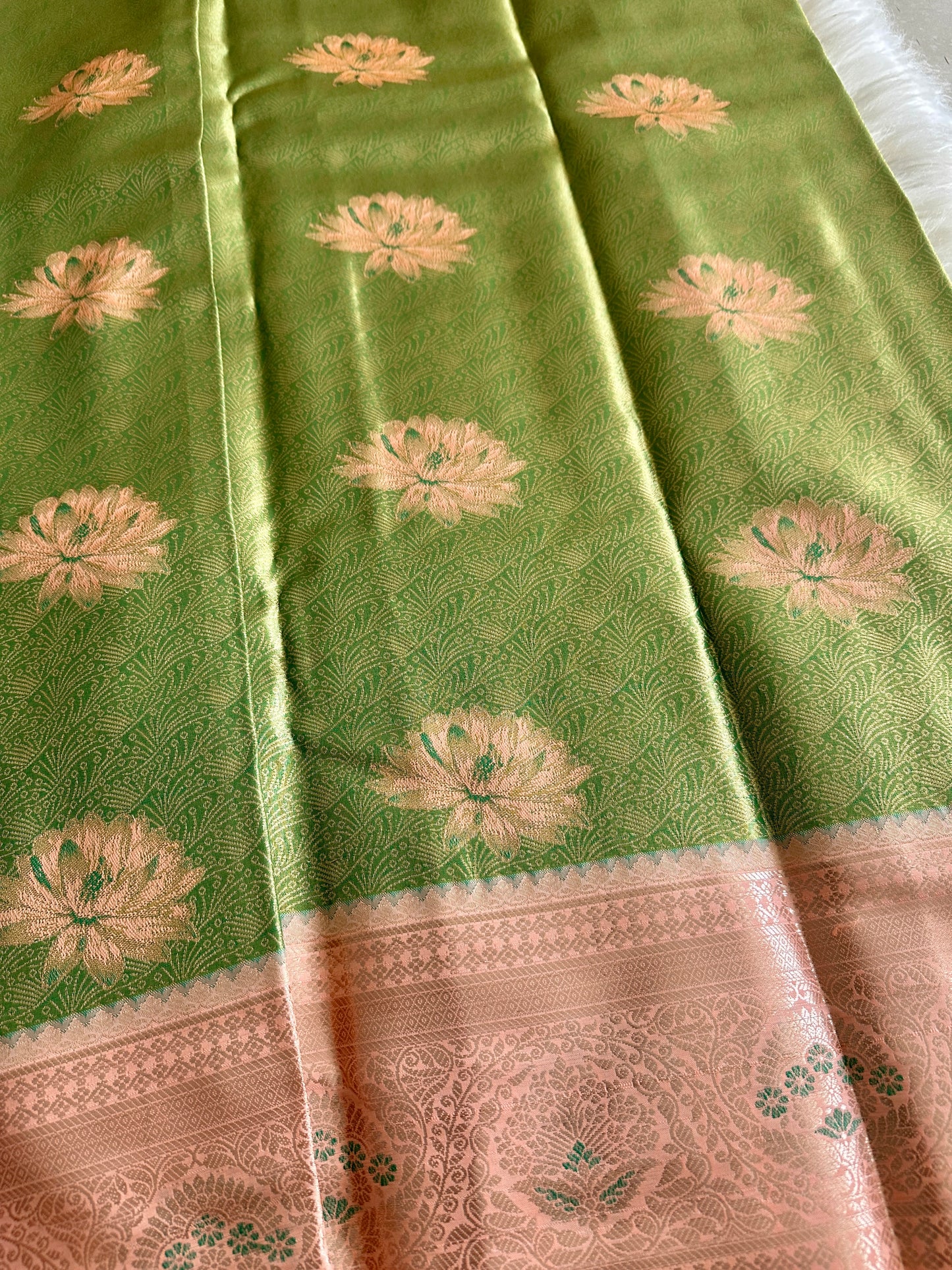 Floral Semi Kanchivaram Tissue Pattu saree
