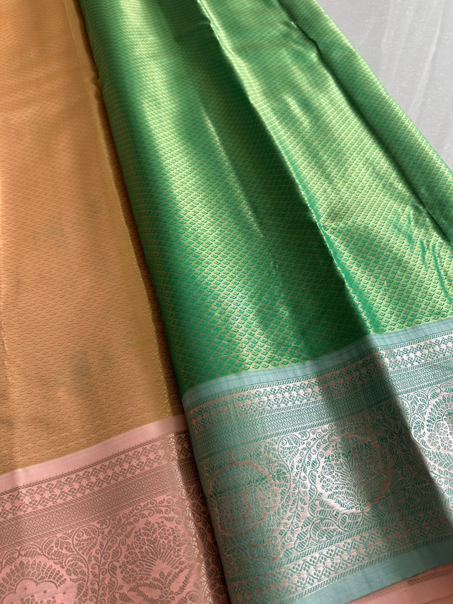 Floral Semi Kanchivaram Tissue Pattu saree