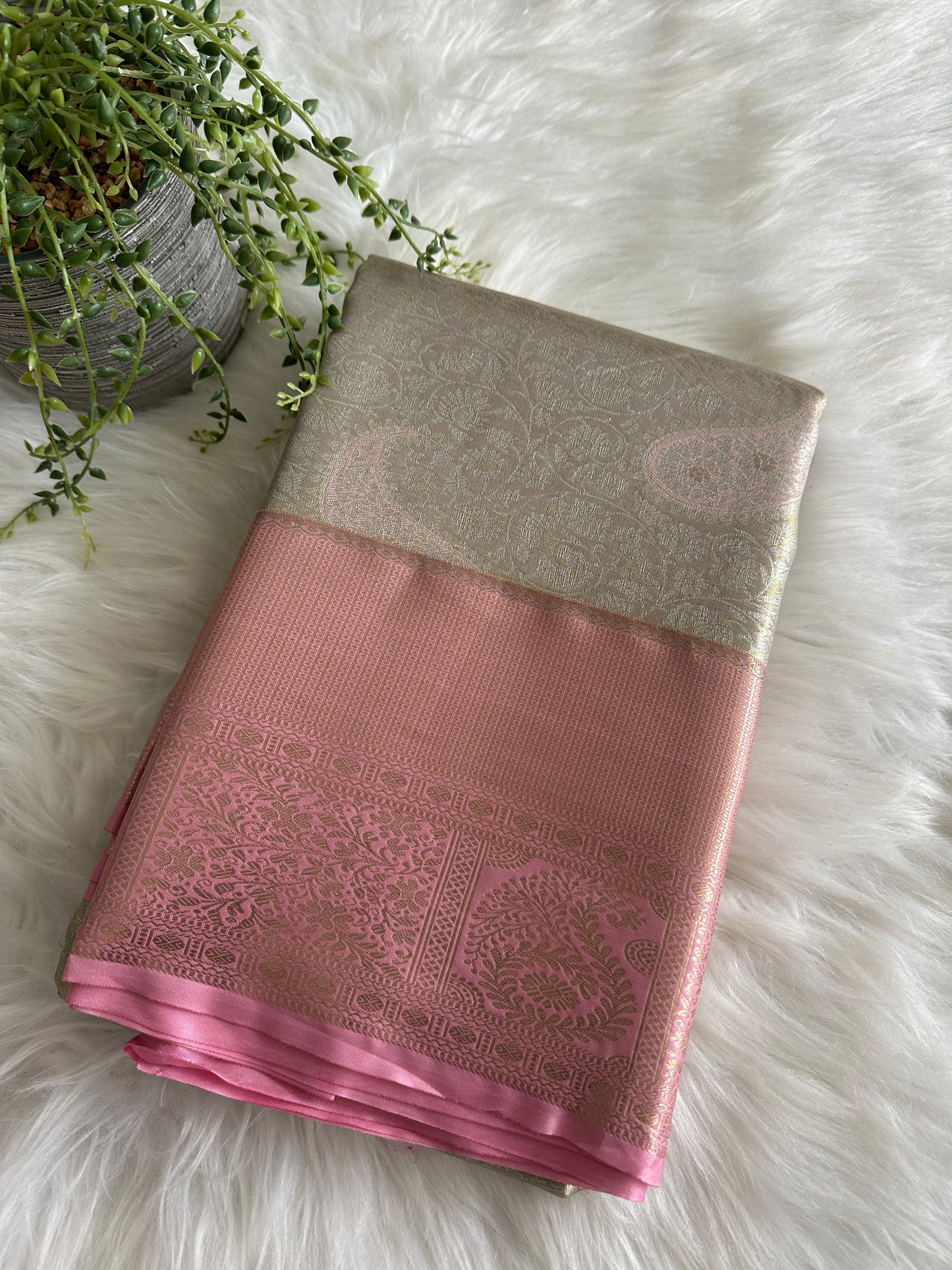 Sandal Flora Semi Kanchivaram Tissue Pattu Saree