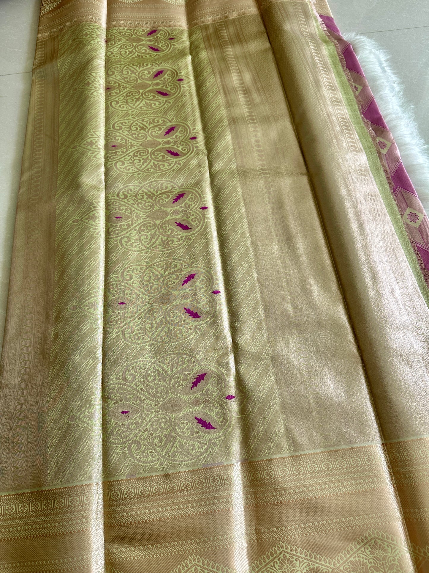 Pink Geometrical Semi Kanchivaram Tissue Pattu