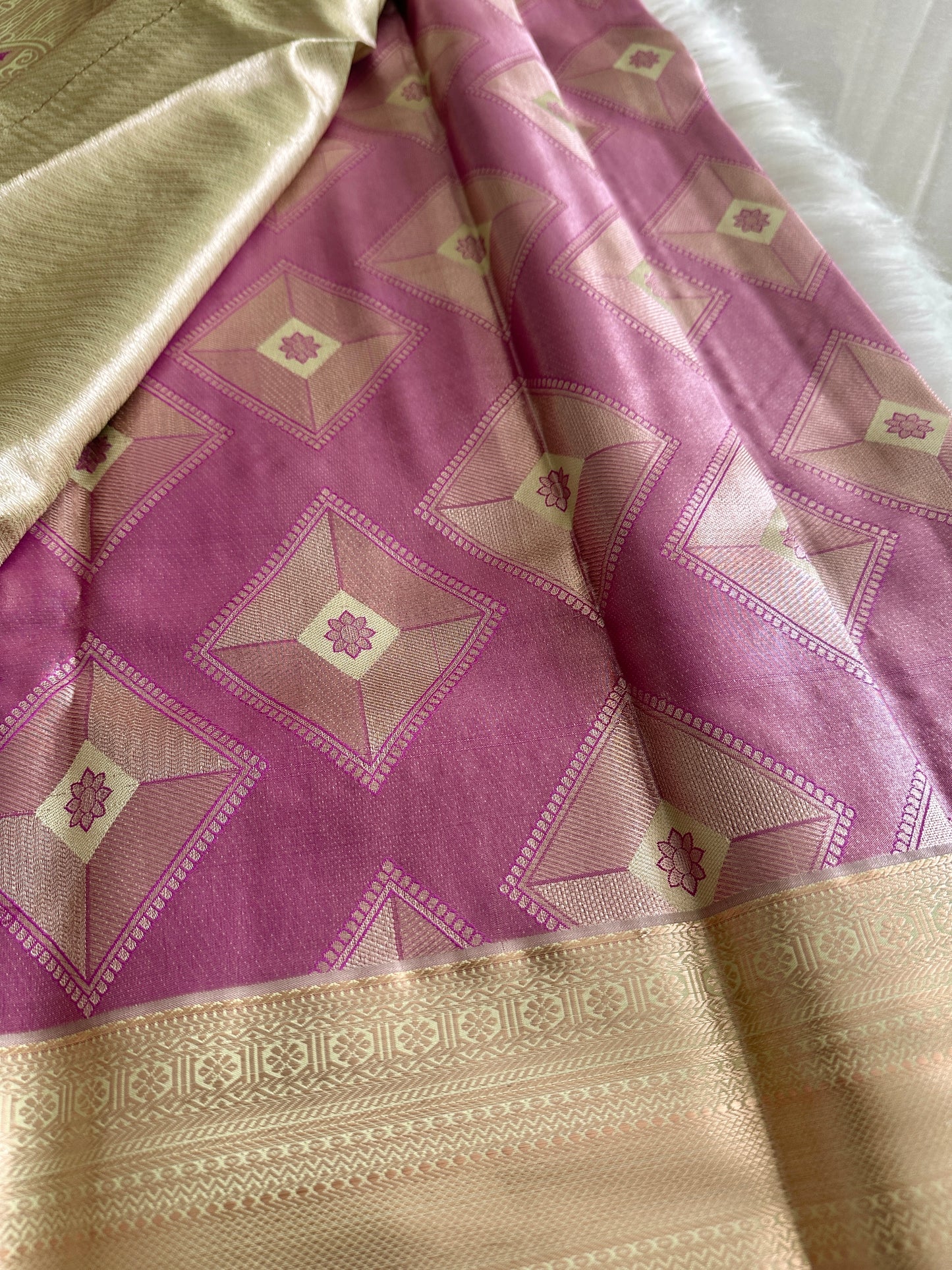 Pink Geometrical Semi Kanchivaram Tissue Pattu