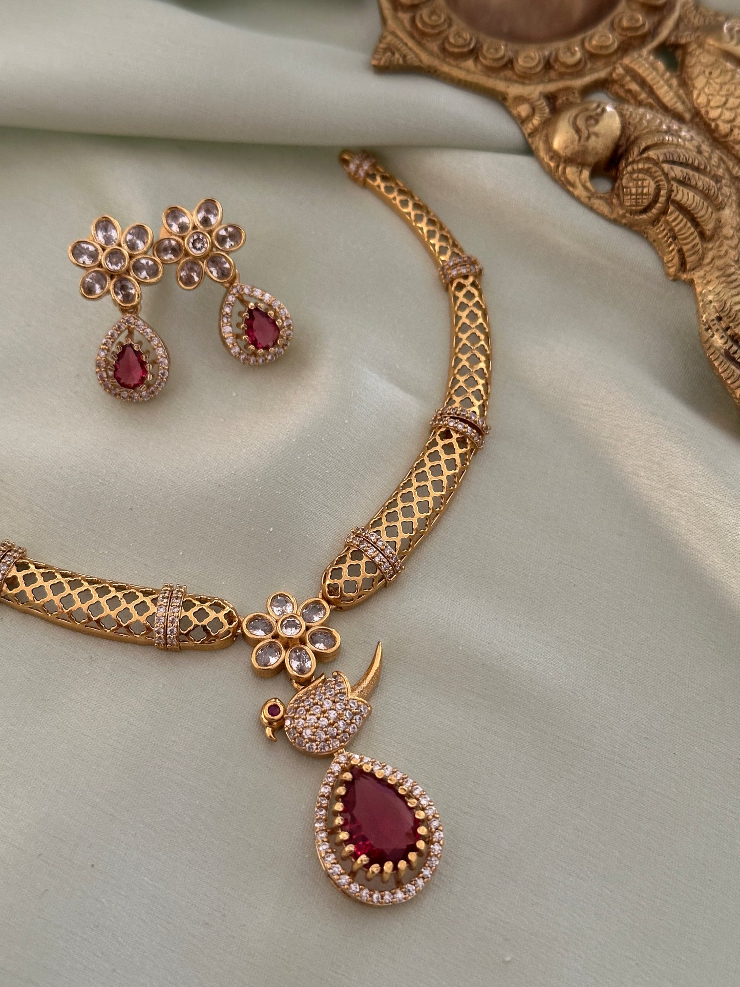 AD Parakeet Hasli Choker