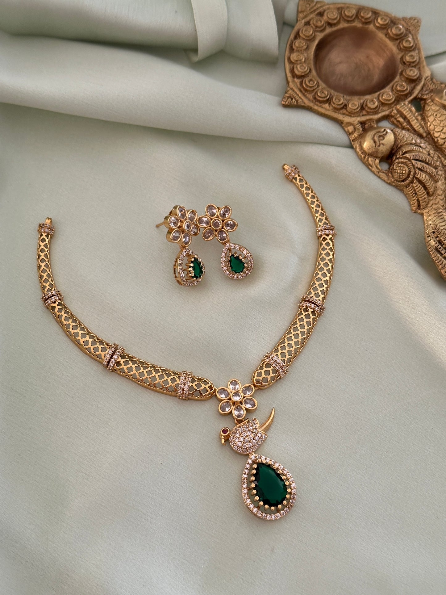 AD Parakeet Hasli Choker