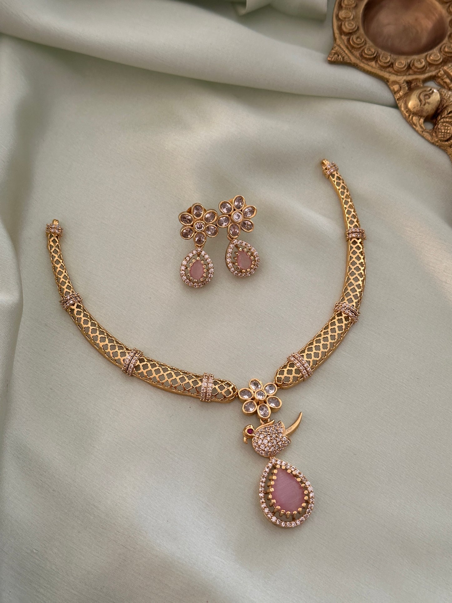 AD Parakeet Hasli Choker