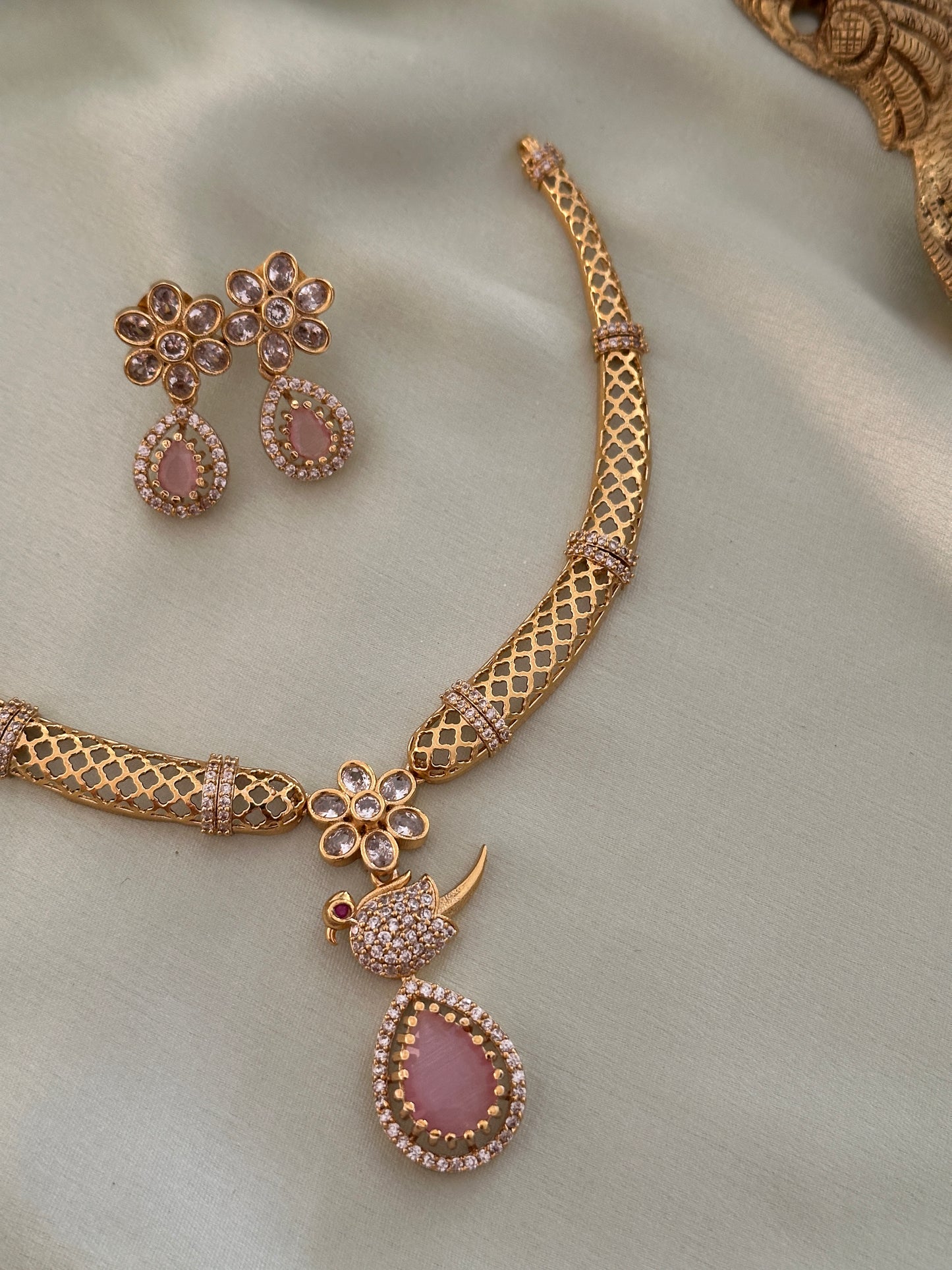 AD Parakeet Hasli Choker