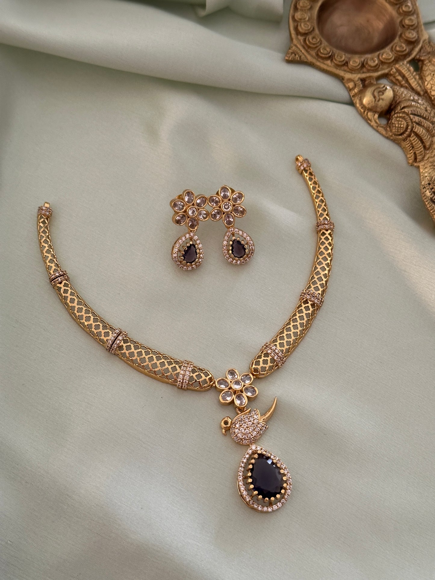 AD Parakeet Hasli Choker