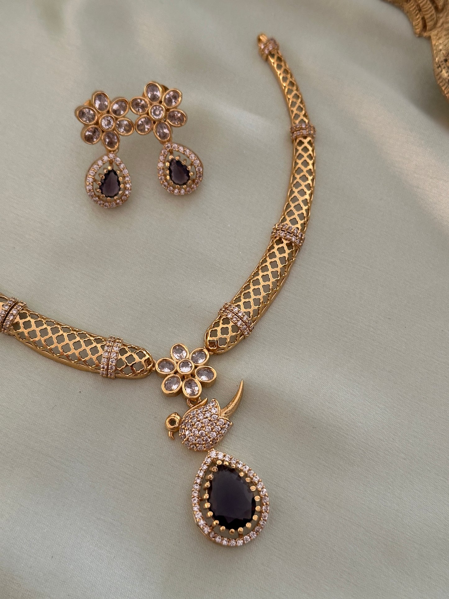 AD Parakeet Hasli Choker