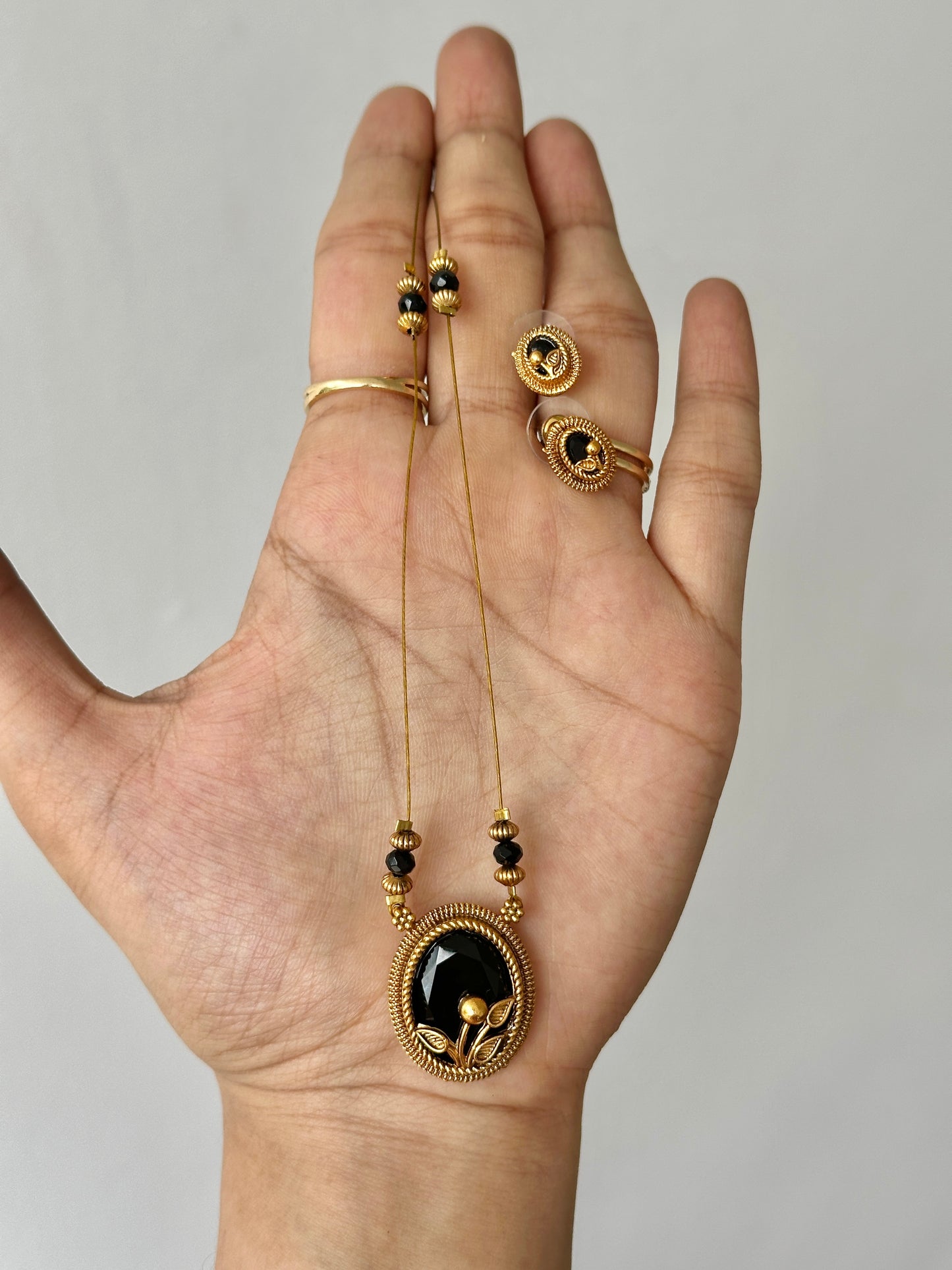 Ball Pendant Invisible Chain
