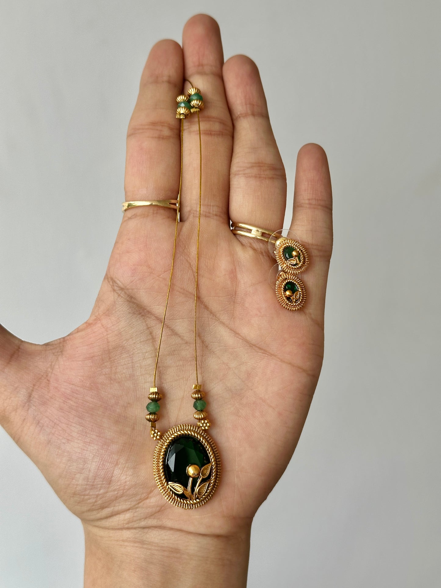 Ball Pendant Invisible Chain