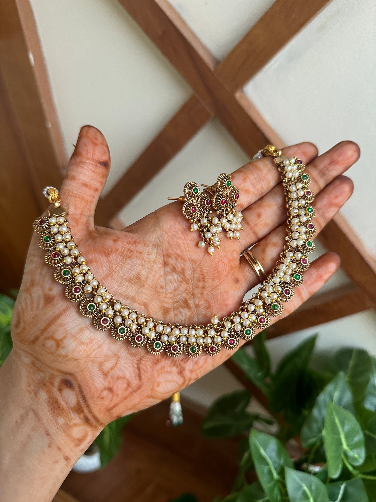 Simple clustered pearl kemp necklace