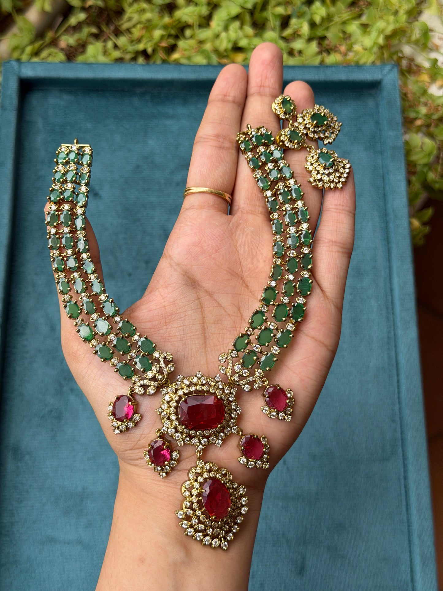 Vistaara Crystal Necklace