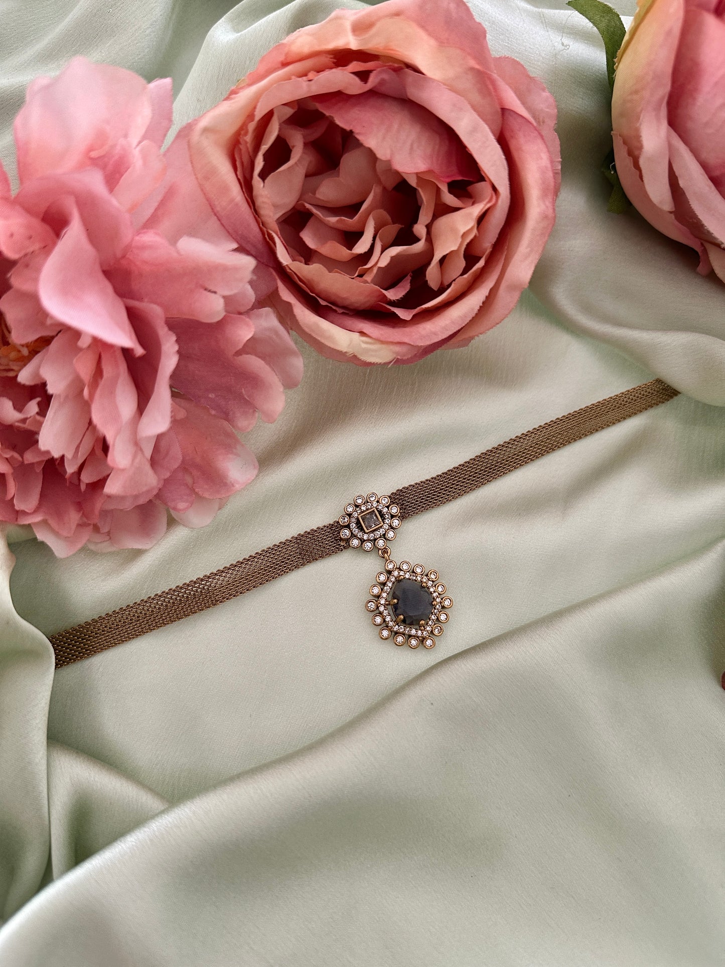 Simple stone antique choker
