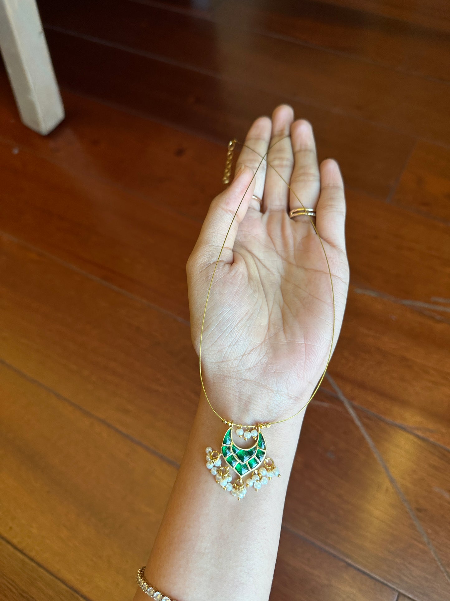 Jadua Pendant Invisible chain