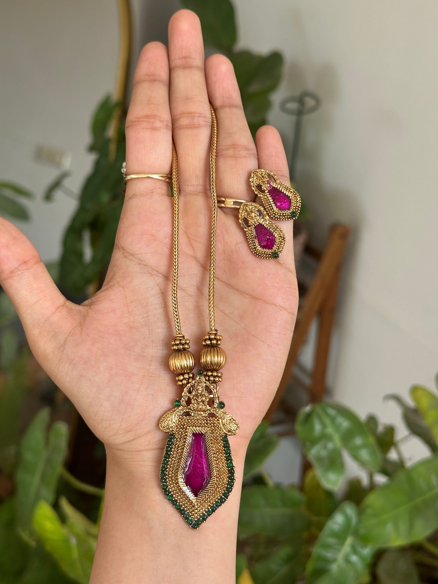 Vaadamalli Palakka pendant chain set