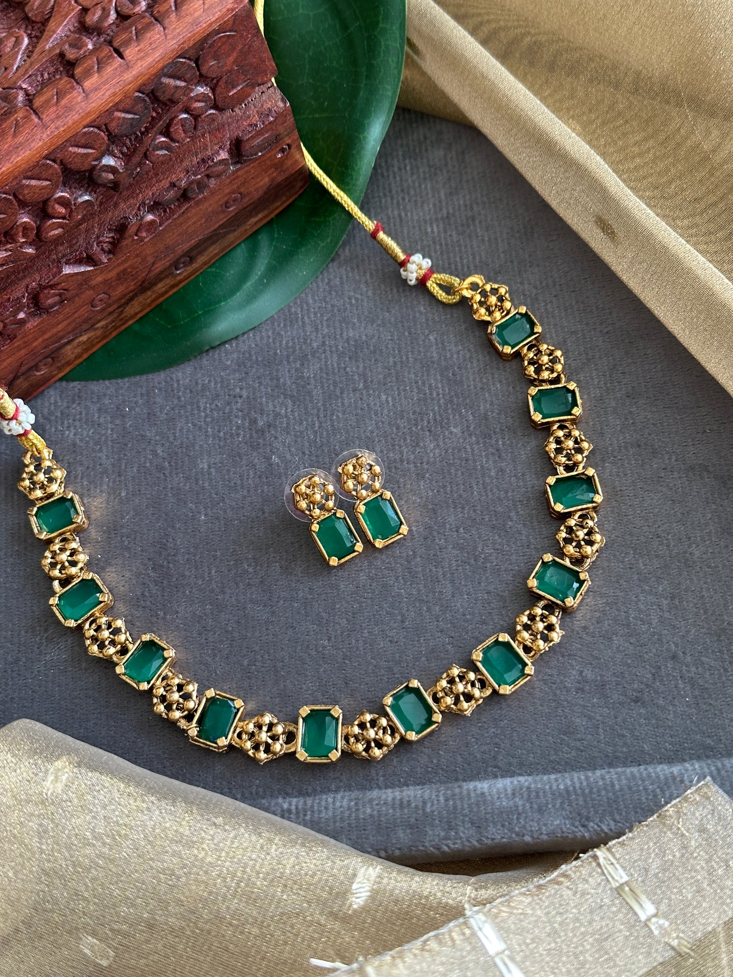 Simple Kemp Sufi necklace