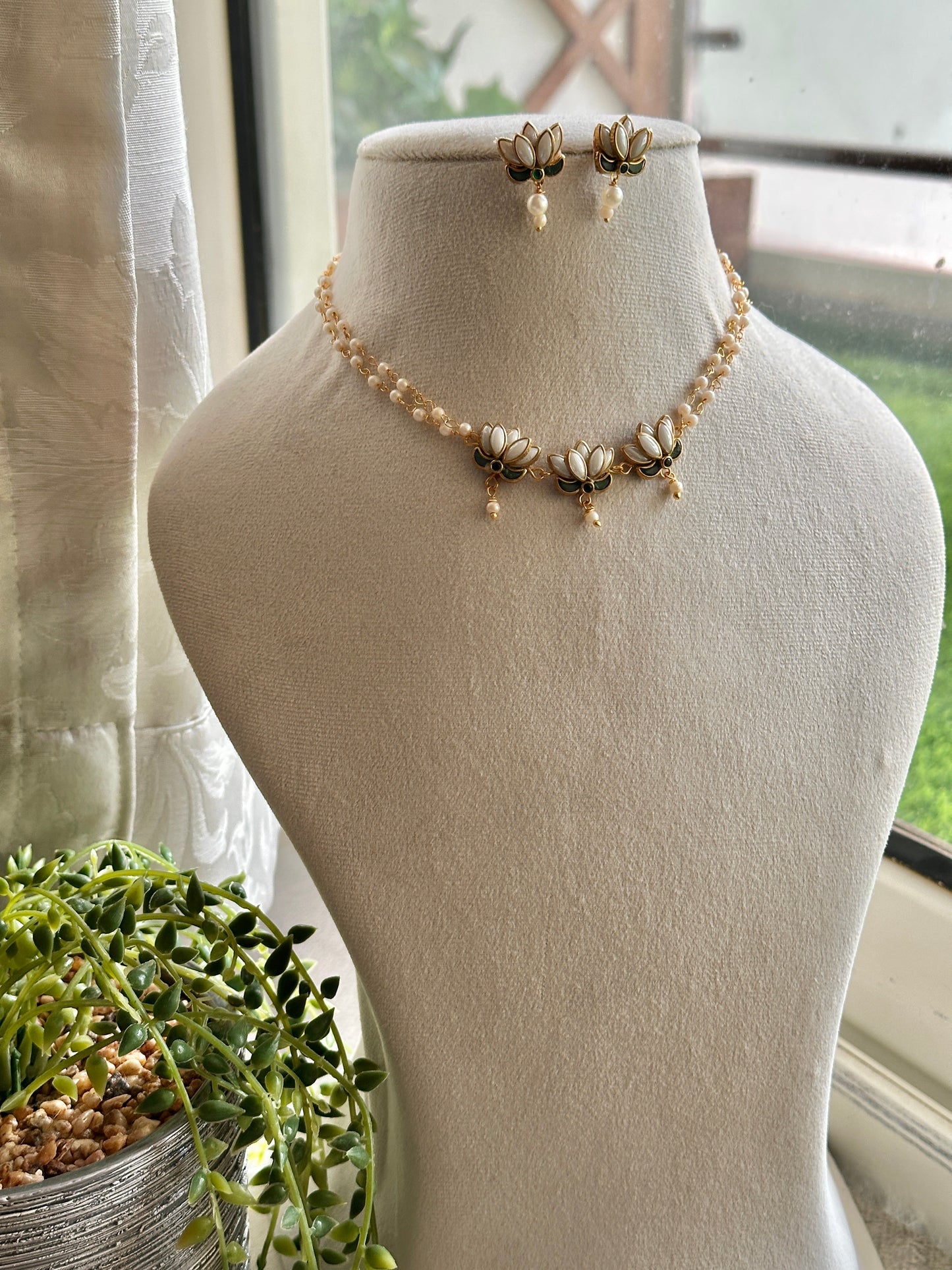 Tri Lotus Pearl Choker