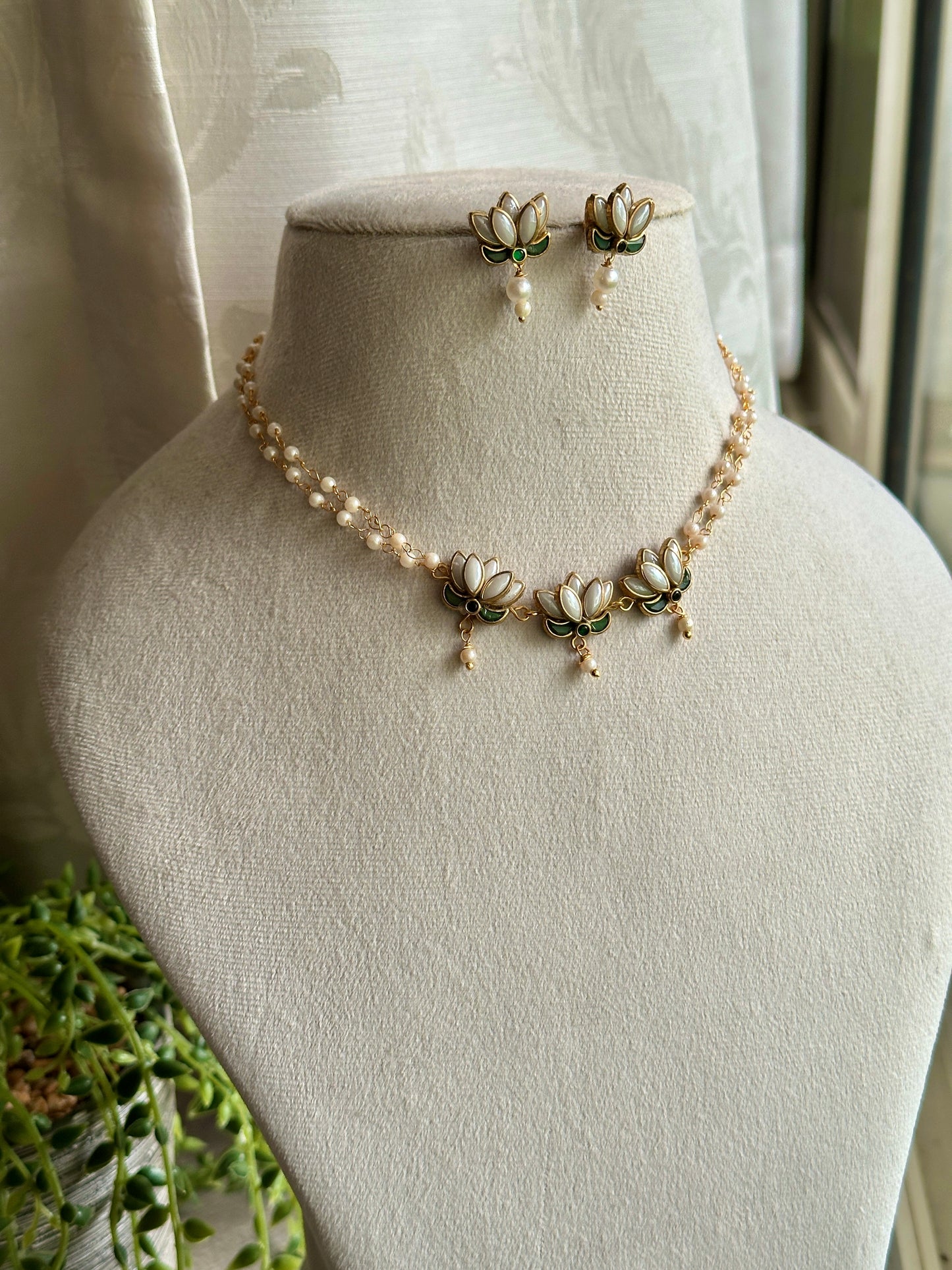Tri Lotus Pearl Choker
