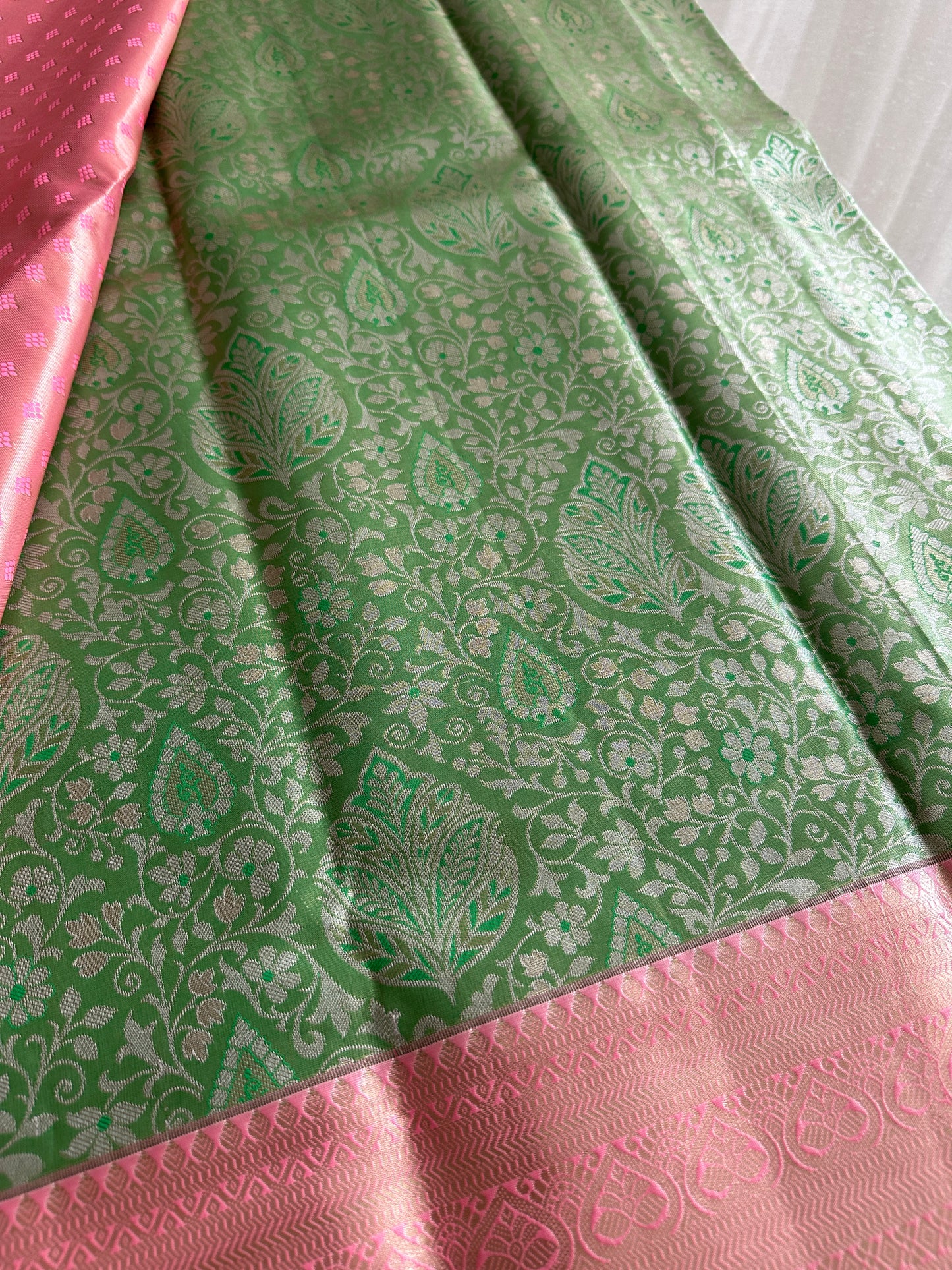 Chateau Green Kanchi Tissue Pattu