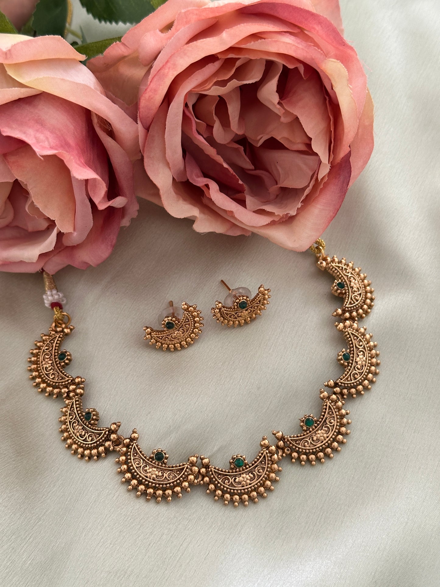 Antique Gold Chaandbaali Necklace