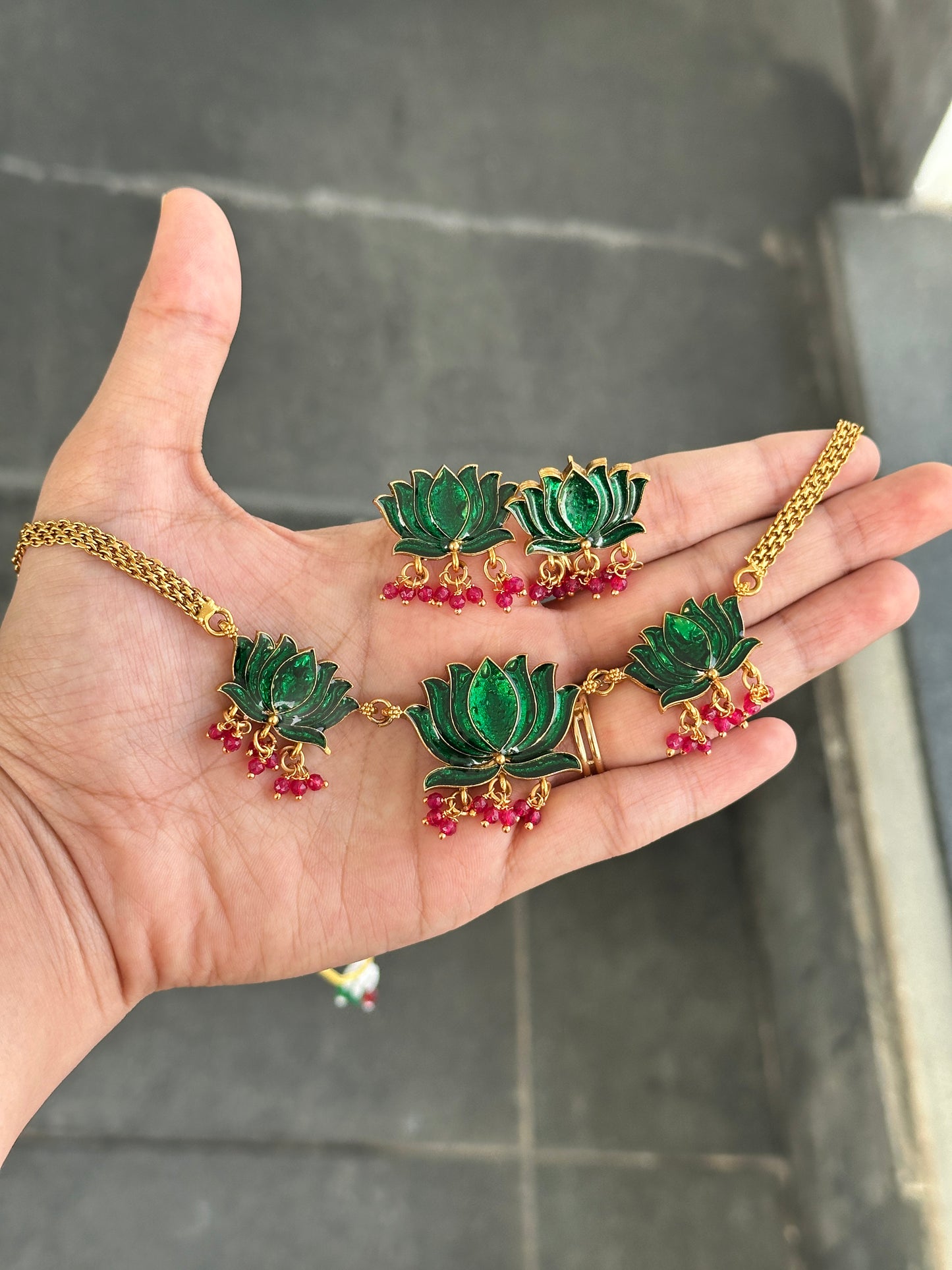 Tri Sarojini Enamel Choker