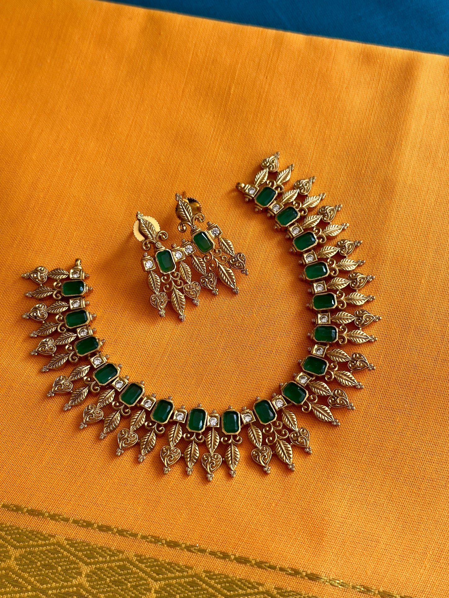 Emerald Mullamottu Maala