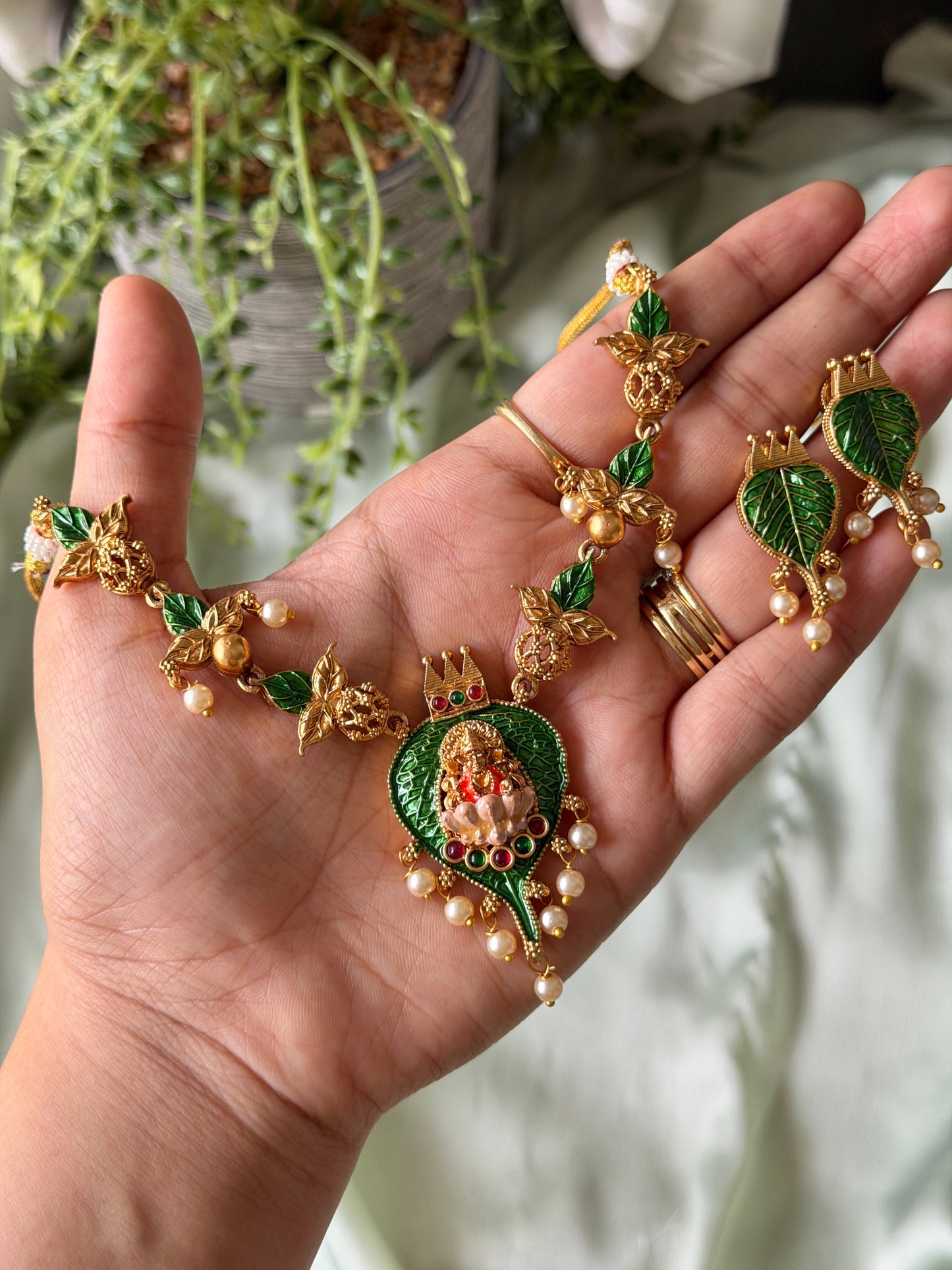 Tambula Hand Painted Necklace set