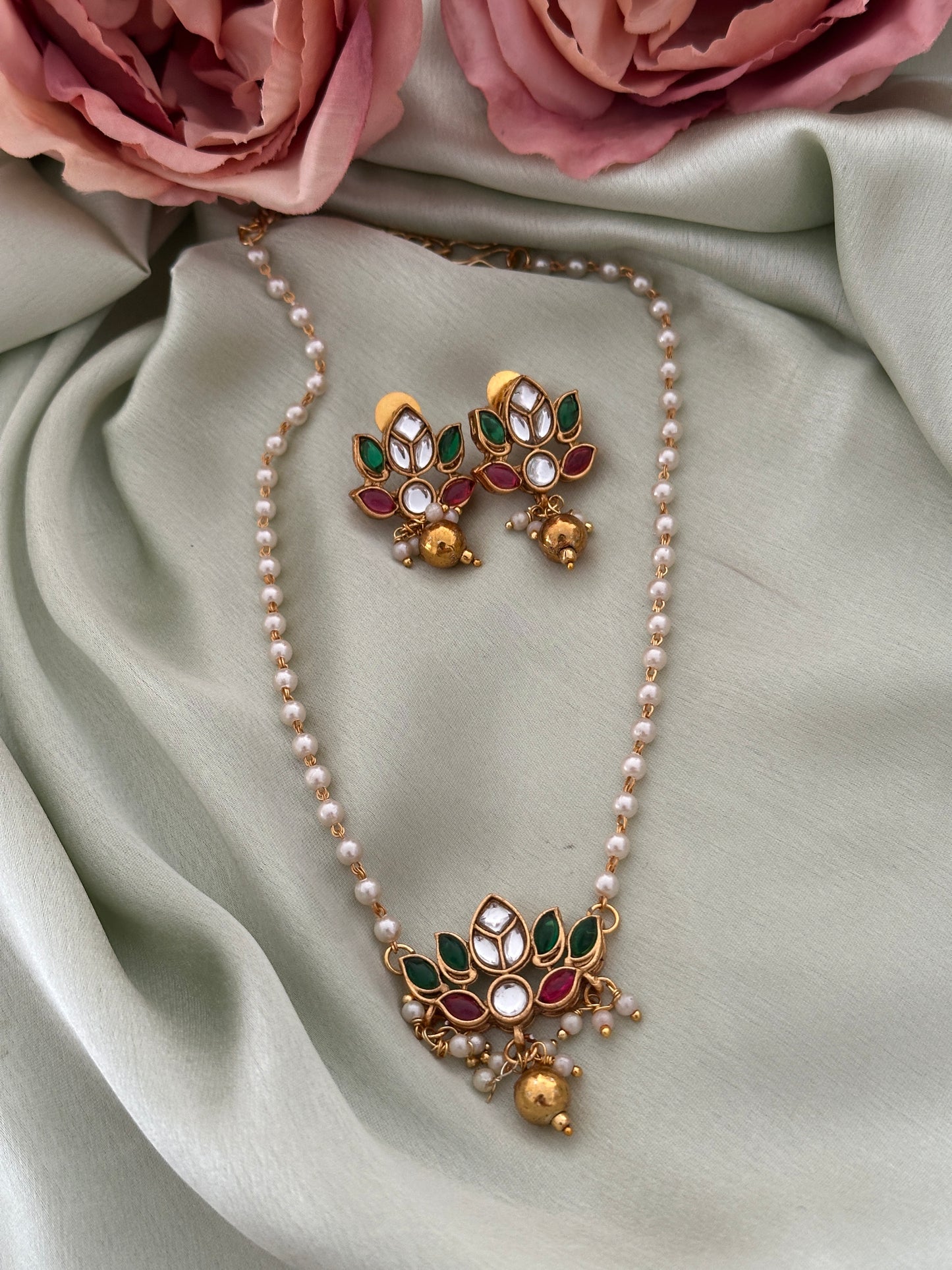 Simple Lotus Pearl Chain set