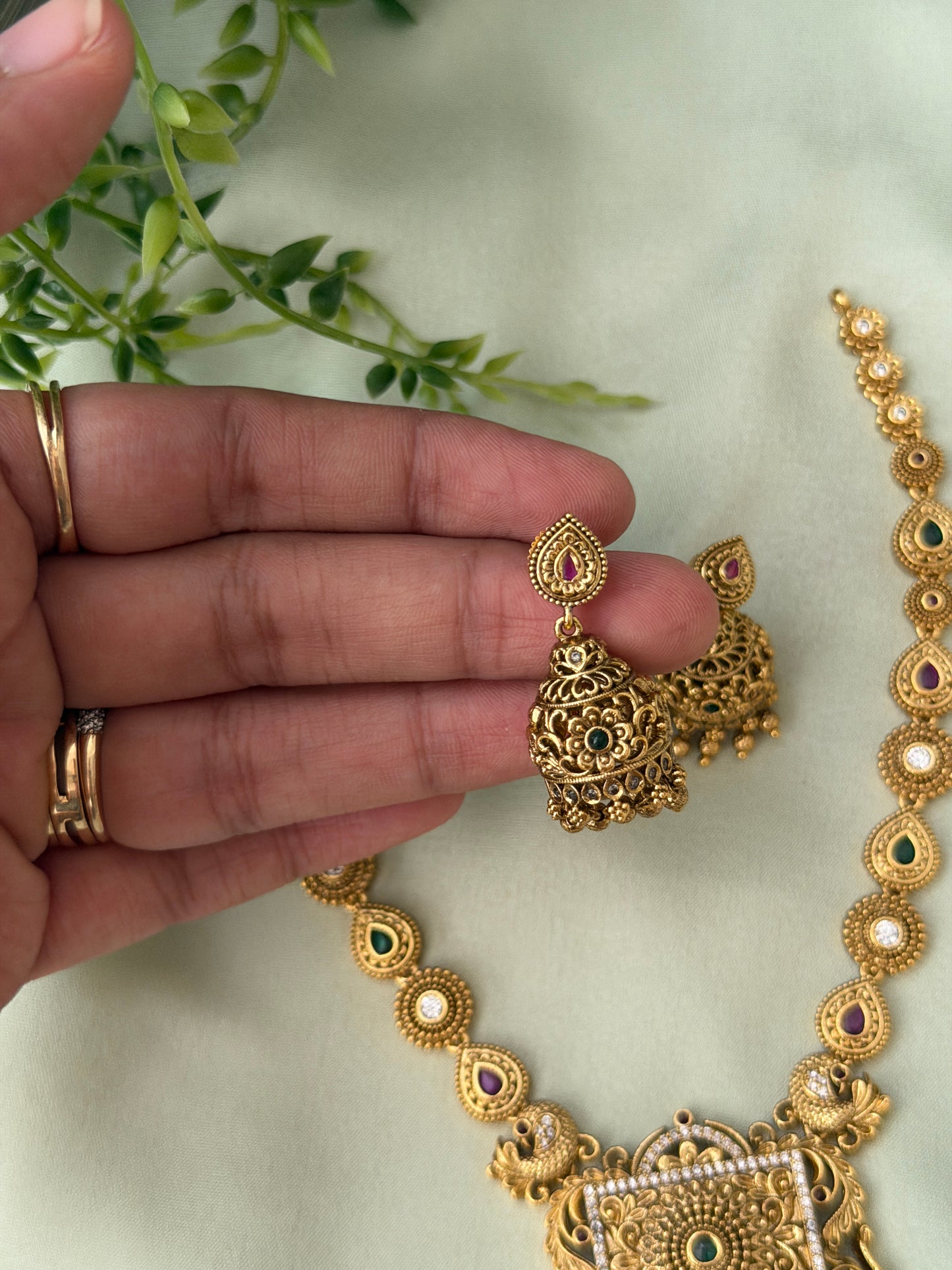 Jameela non Idol Necklace