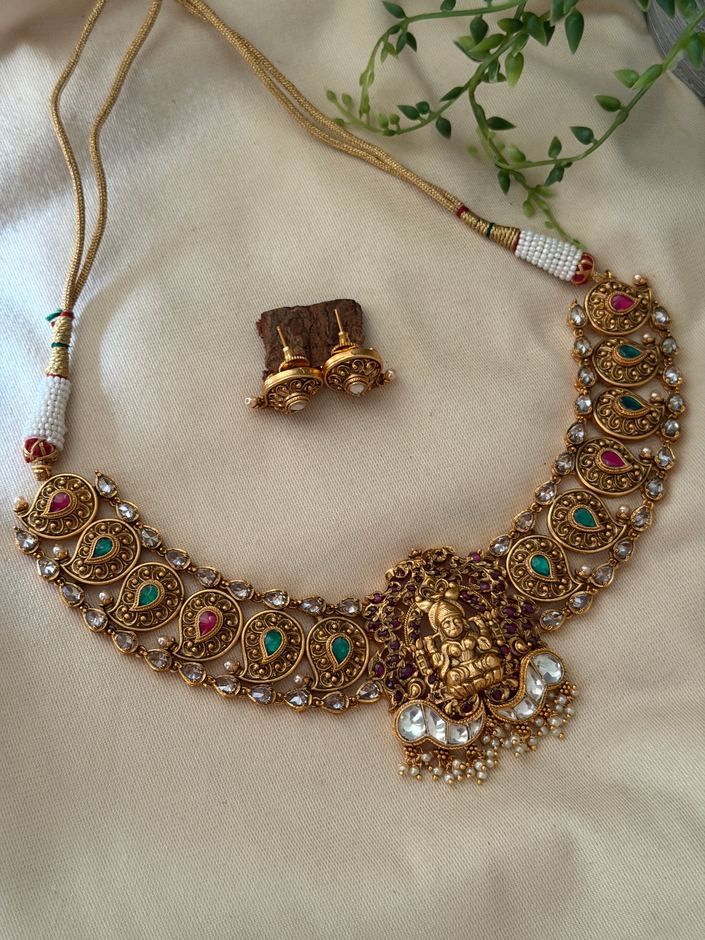 Saavitri Jadau Necklace