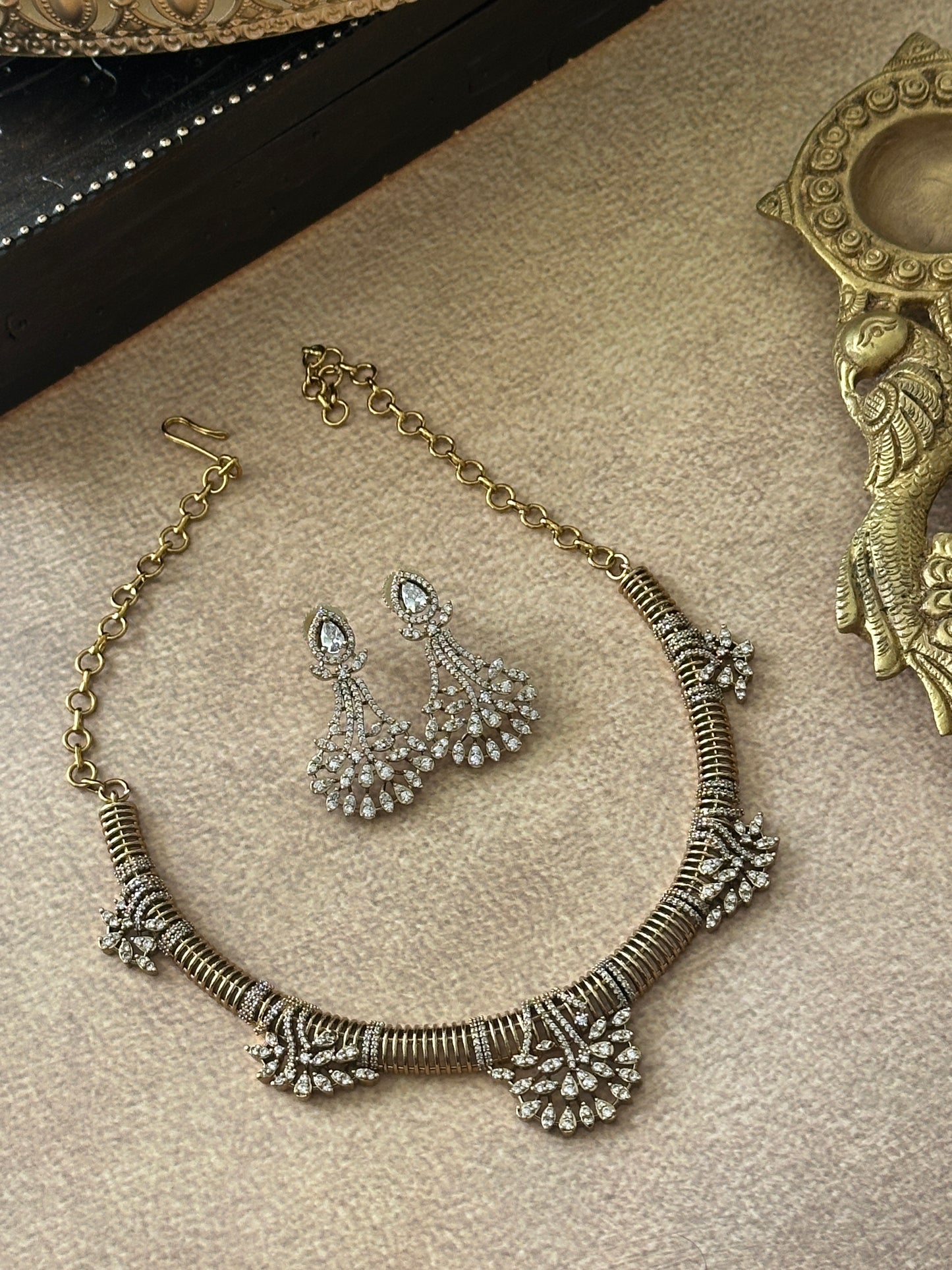 Isabella Diamond Hasli Choker set