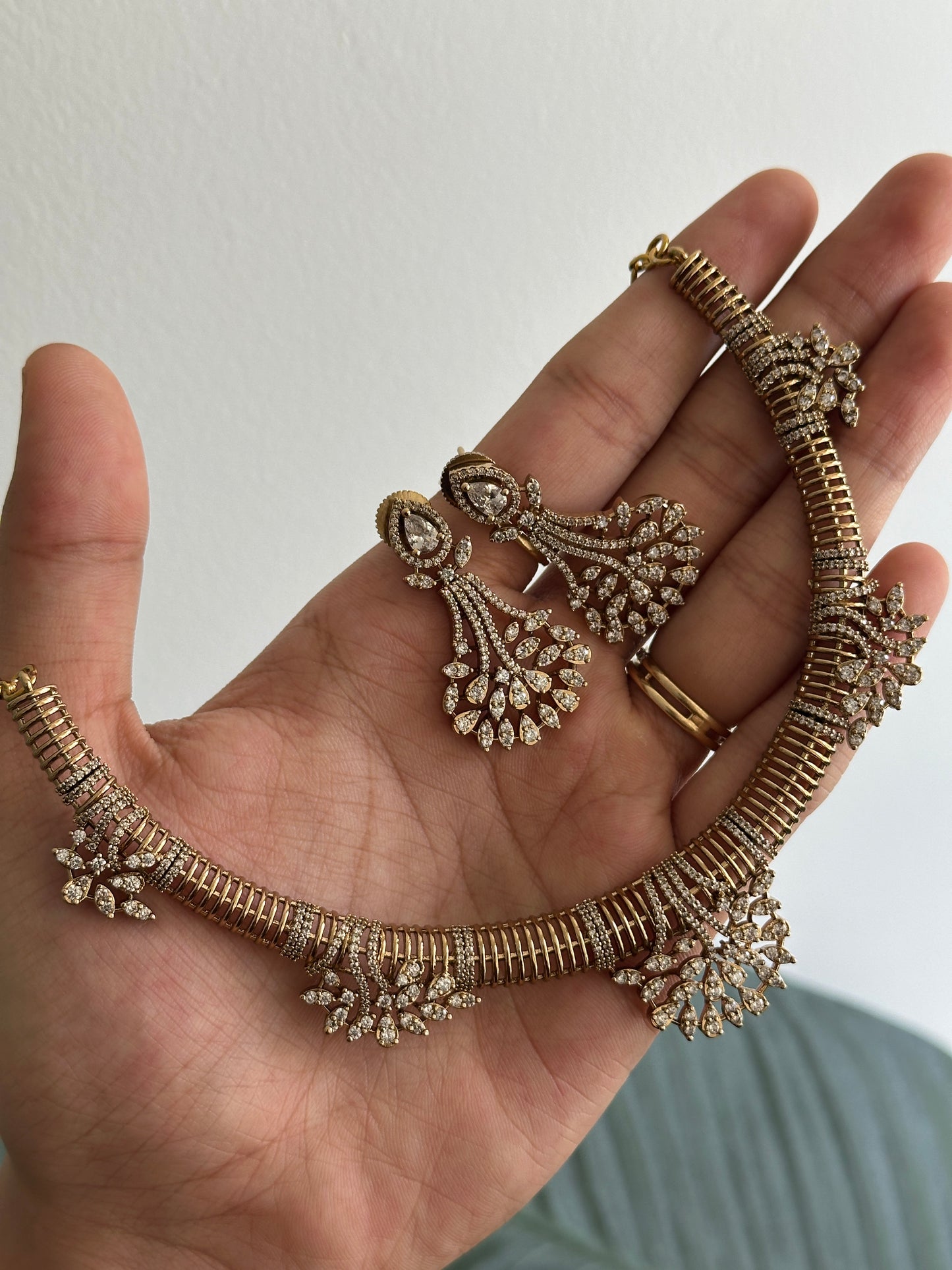Isabella Diamond Hasli Choker set