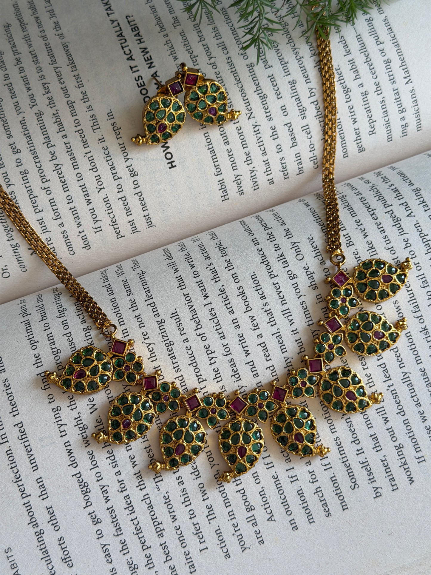 Emerald Kemp Mango Choker