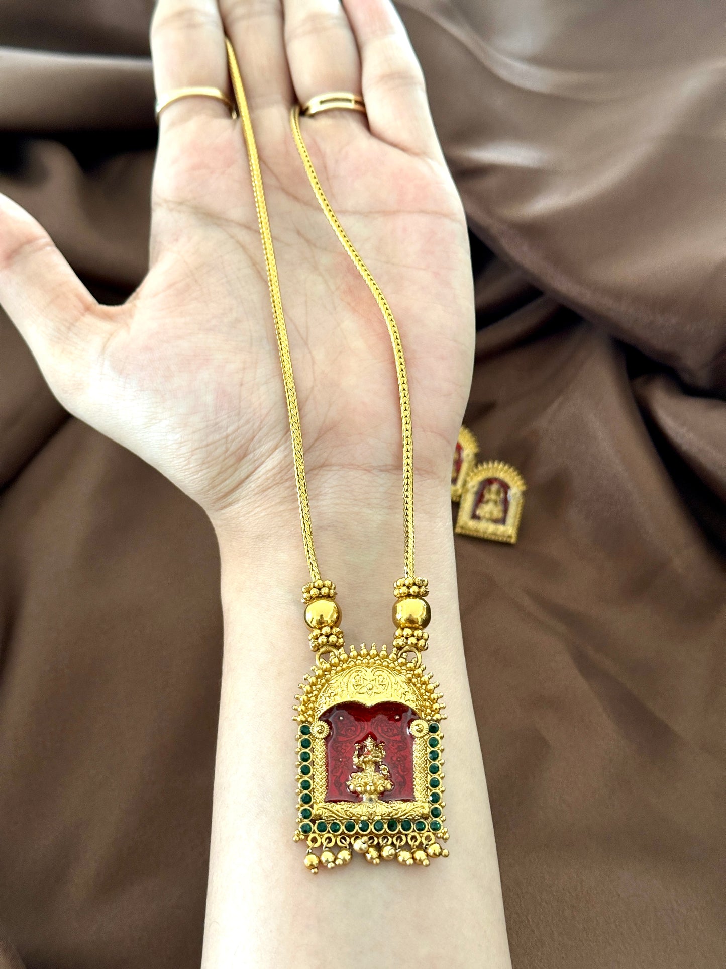 Saumya Devi Pendant Chain Set
